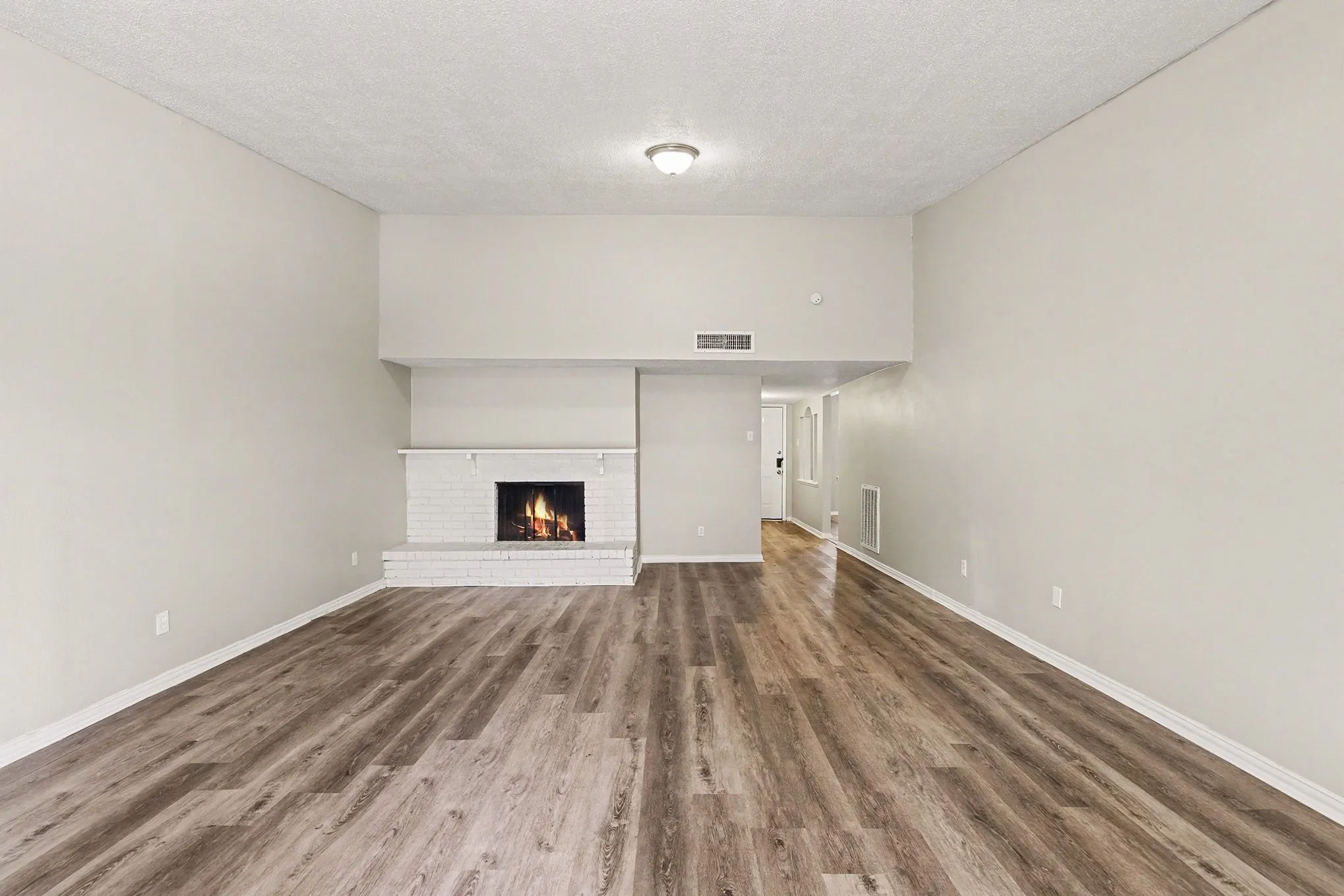 Single Family Residence For Sale in Dallas County , 4010 Mayflower Drive, Garland, Texas 75043, 3 Bedroom, 2 Bathroom, 2 Garage spaces, 1,581 Sqft, built in 1973, mls#21169635, Real Estate Agent in Garland, Homes For Sale in Dallas county, Homes For Sale in Garland, Realtor in Garland Texas, Real Estate Brokerage Independent Realty Texas, Luminita Cordes Realtor