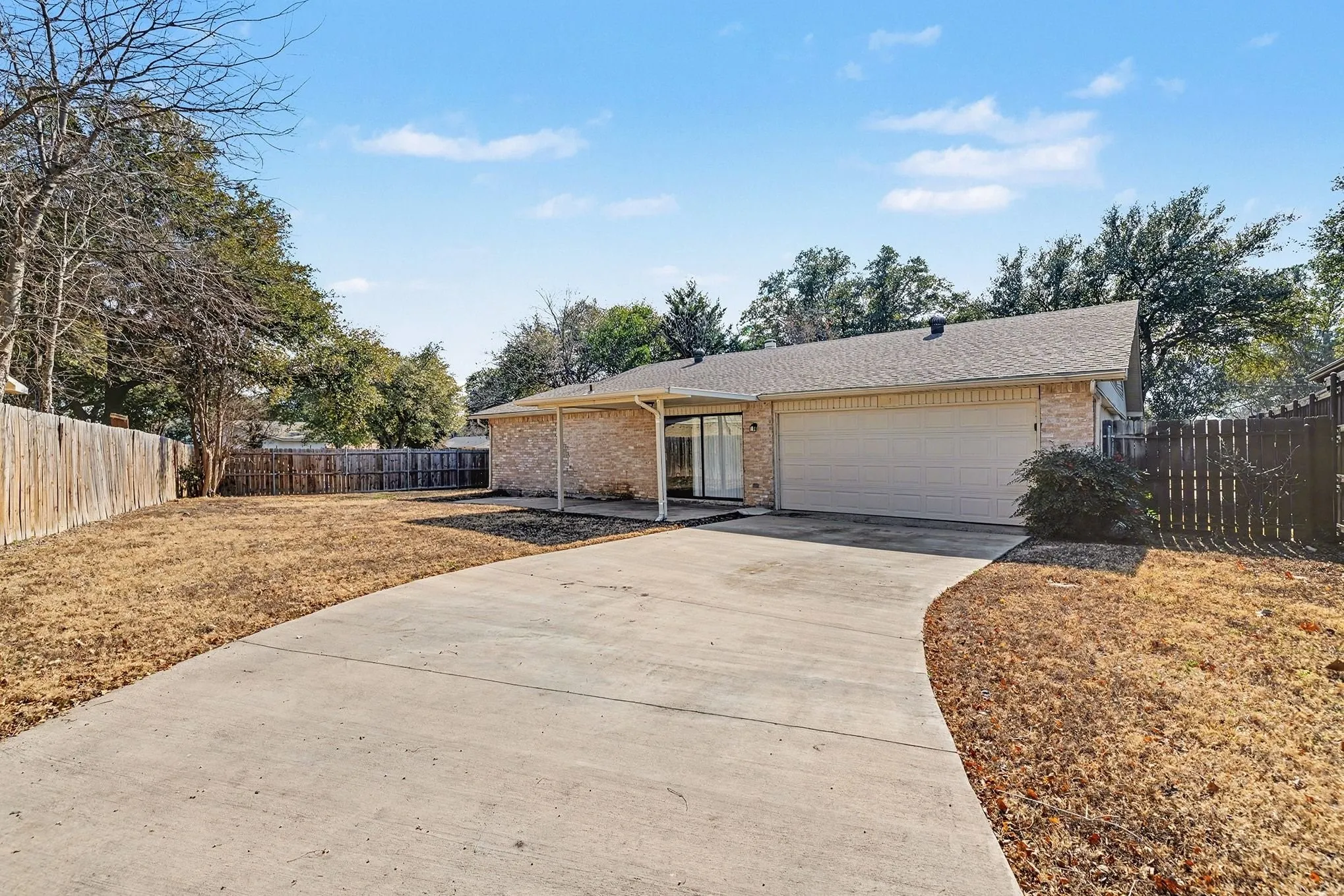 Single Family Residence For Sale in Dallas County , 4010 Mayflower Drive, Garland, Texas 75043, 3 Bedroom, 2 Bathroom, 2 Garage spaces, 1,581 Sqft, built in 1973, mls#21169635, Real Estate Agent in Garland, Homes For Sale in Dallas county, Homes For Sale in Garland, Realtor in Garland Texas, Real Estate Brokerage Independent Realty Texas, Luminita Cordes Realtor