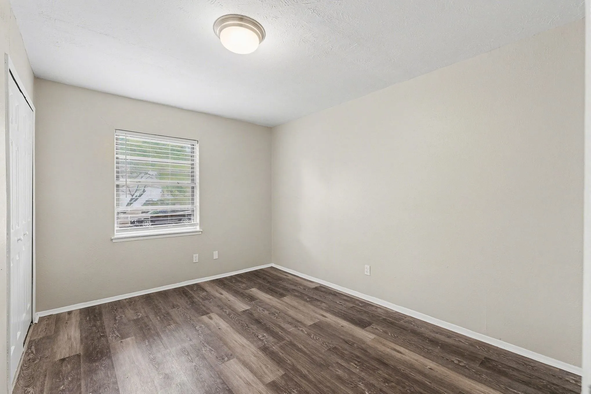 Single Family Residence For Sale in Dallas County , 4010 Mayflower Drive, Garland, Texas 75043, 3 Bedroom, 2 Bathroom, 2 Garage spaces, 1,581 Sqft, built in 1973, mls#21169635, Real Estate Agent in Garland, Homes For Sale in Dallas county, Homes For Sale in Garland, Realtor in Garland Texas, Real Estate Brokerage Independent Realty Texas, Luminita Cordes Realtor