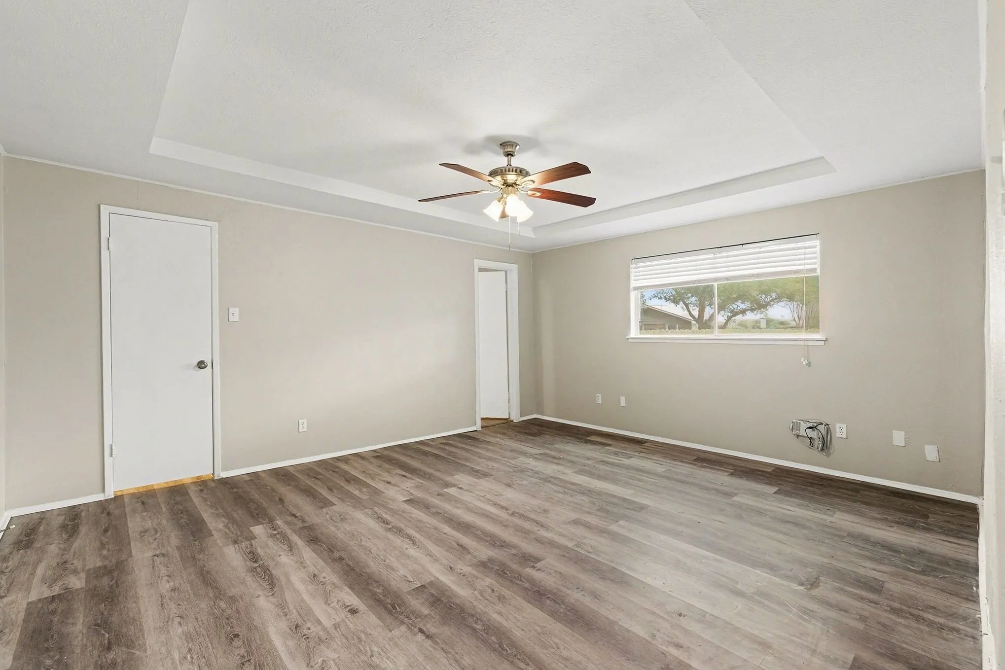 Single Family Residence For Sale in Dallas County , 4010 Mayflower Drive, Garland, Texas 75043, 3 Bedroom, 2 Bathroom, 2 Garage spaces, 1,581 Sqft, built in 1973, mls#21169635, Real Estate Agent in Garland, Homes For Sale in Dallas county, Homes For Sale in Garland, Realtor in Garland Texas, Real Estate Brokerage Independent Realty Texas, Luminita Cordes Realtor