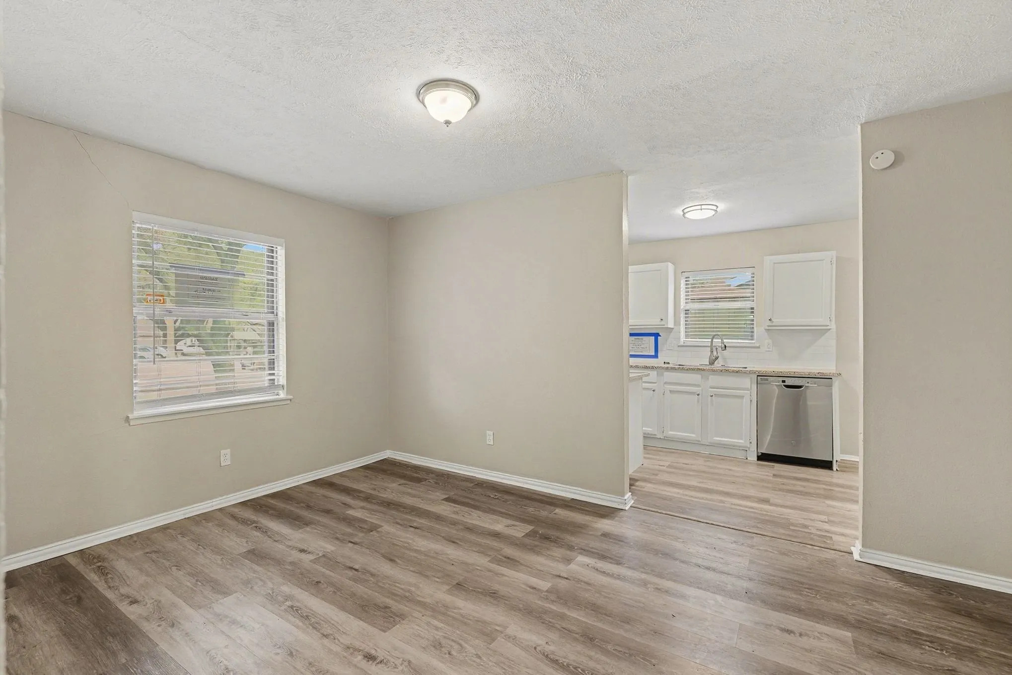 Single Family Residence For Sale in Dallas County , 4010 Mayflower Drive, Garland, Texas 75043, 3 Bedroom, 2 Bathroom, 2 Garage spaces, 1,581 Sqft, built in 1973, mls#21169635, Real Estate Agent in Garland, Homes For Sale in Dallas county, Homes For Sale in Garland, Realtor in Garland Texas, Real Estate Brokerage Independent Realty Texas, Luminita Cordes Realtor