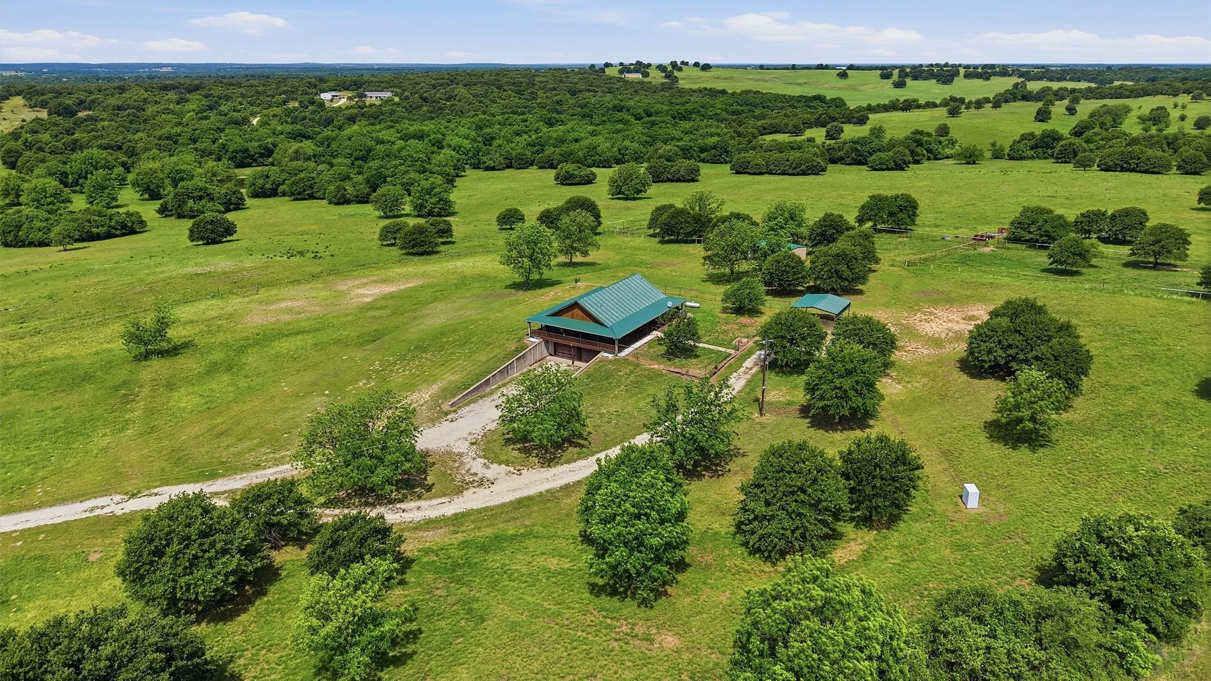 Single Family Residence For Sale in Montague County , 3078 Admire Road, Nocona, Texas 76255, 2 Bedroom, 2 Bathroom, 2 Garage spaces, 1,500 Sqft, built in 2002, Preowned, mls#21158821, Real Estate Agent in Nocona, Homes For Sale in Montague county, Homes For Sale in Nocona, Realtor in Nocona Texas, Real Estate Brokerage Independent Realty Texas, Luminita Cordes Realtor
