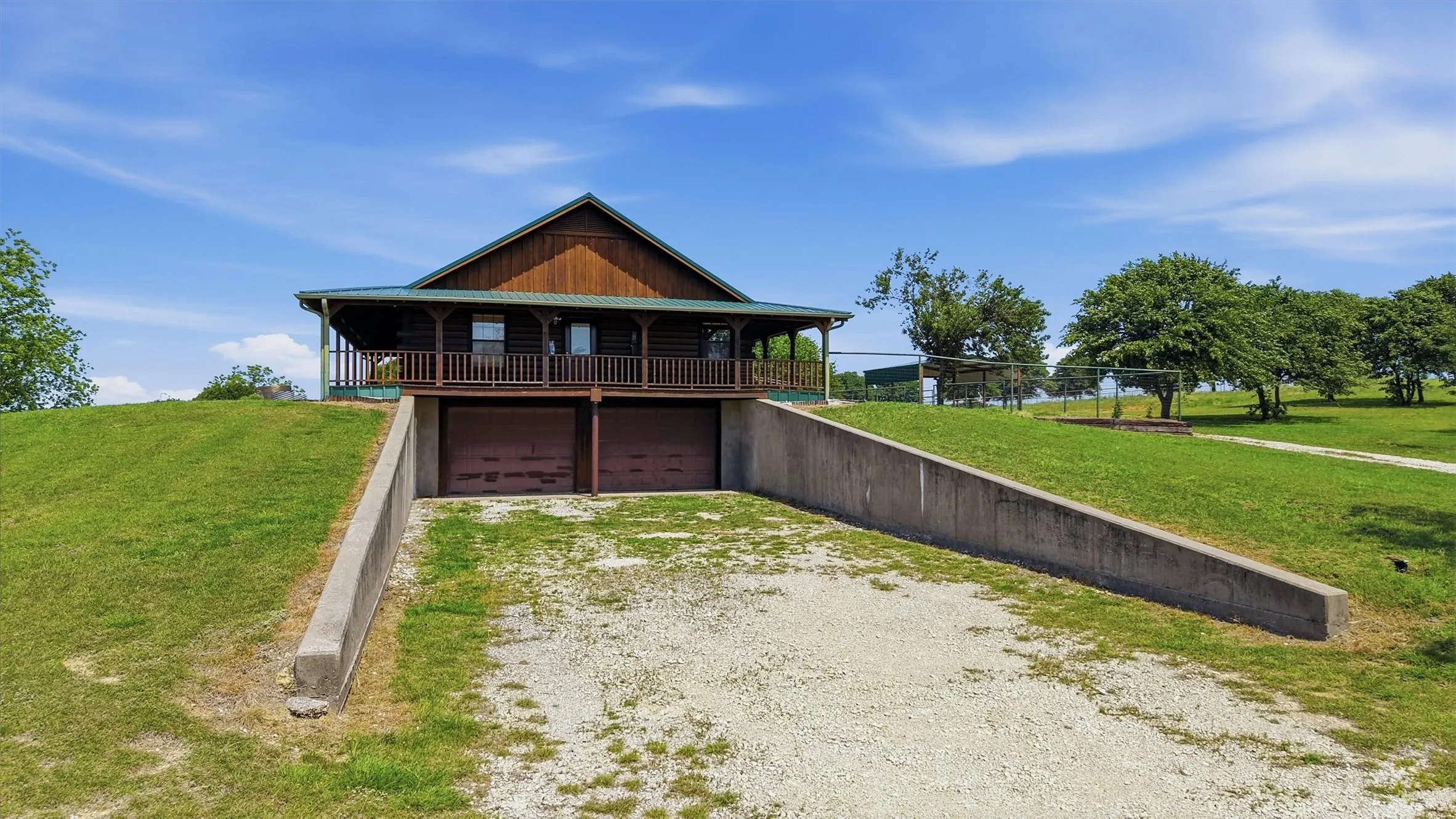 Single Family Residence For Sale in Montague County , 3078 Admire Road, Nocona, Texas 76255, 2 Bedroom, 2 Bathroom, 2 Garage spaces, 1,500 Sqft, built in 2002, Preowned, mls#21158821, Real Estate Agent in Nocona, Homes For Sale in Montague county, Homes For Sale in Nocona, Realtor in Nocona Texas, Real Estate Brokerage Independent Realty Texas, Luminita Cordes Realtor