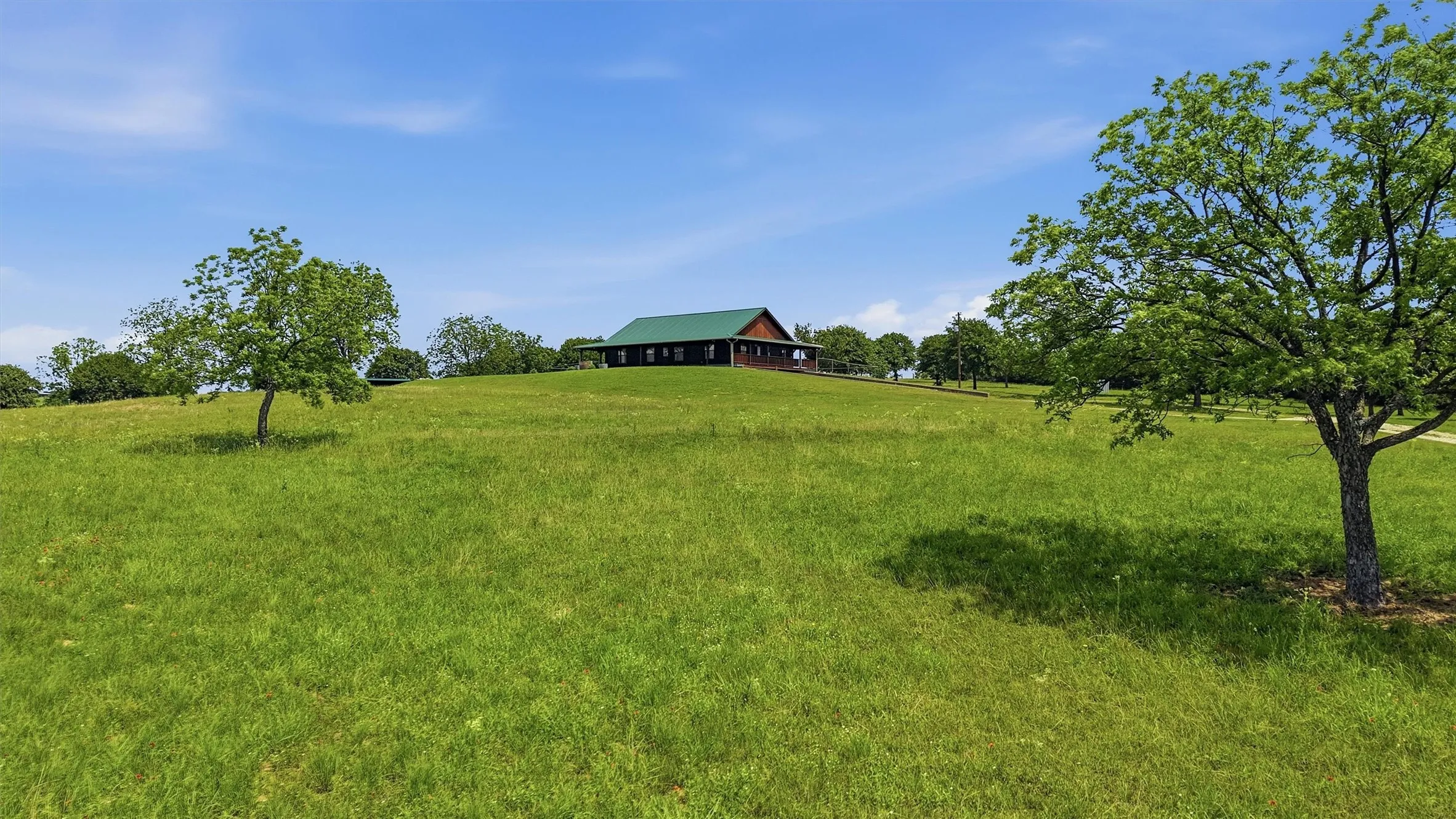 Single Family Residence For Sale in Montague County , 3078 Admire Road, Nocona, Texas 76255, 2 Bedroom, 2 Bathroom, 2 Garage spaces, 1,500 Sqft, built in 2002, Preowned, mls#21158821, Real Estate Agent in Nocona, Homes For Sale in Montague county, Homes For Sale in Nocona, Realtor in Nocona Texas, Real Estate Brokerage Independent Realty Texas, Luminita Cordes Realtor