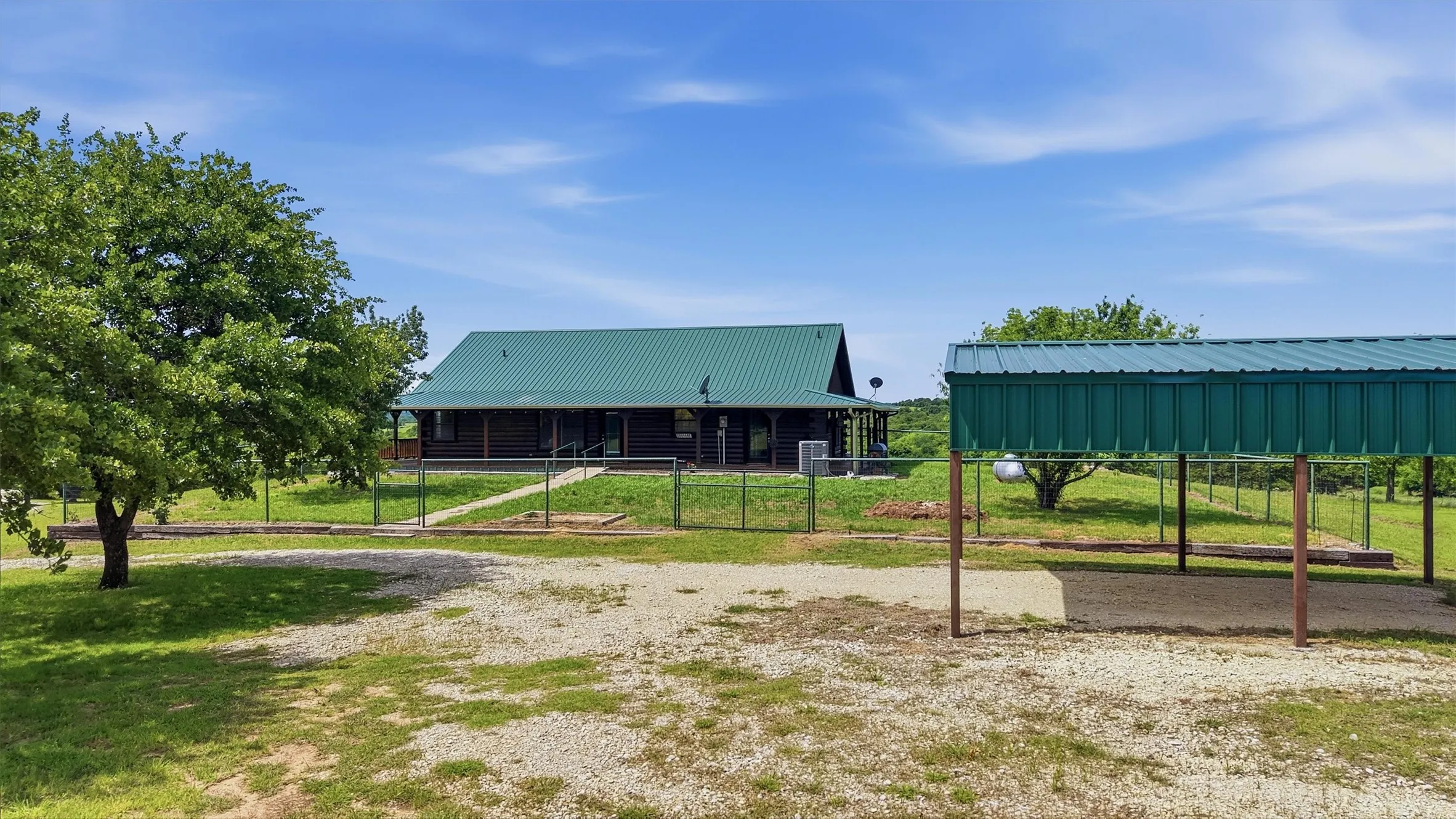 Single Family Residence For Sale in Montague County , 3078 Admire Road, Nocona, Texas 76255, 2 Bedroom, 2 Bathroom, 2 Garage spaces, 1,500 Sqft, built in 2002, Preowned, mls#21158821, Real Estate Agent in Nocona, Homes For Sale in Montague county, Homes For Sale in Nocona, Realtor in Nocona Texas, Real Estate Brokerage Independent Realty Texas, Luminita Cordes Realtor