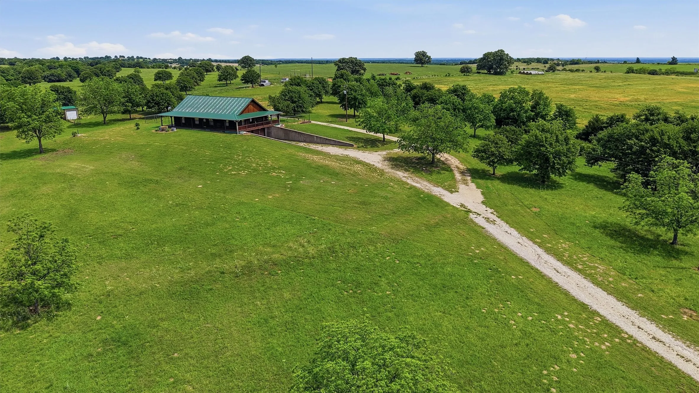 Single Family Residence For Sale in Montague County , 3078 Admire Road, Nocona, Texas 76255, 2 Bedroom, 2 Bathroom, 2 Garage spaces, 1,500 Sqft, built in 2002, Preowned, mls#21158821, Real Estate Agent in Nocona, Homes For Sale in Montague county, Homes For Sale in Nocona, Realtor in Nocona Texas, Real Estate Brokerage Independent Realty Texas, Luminita Cordes Realtor