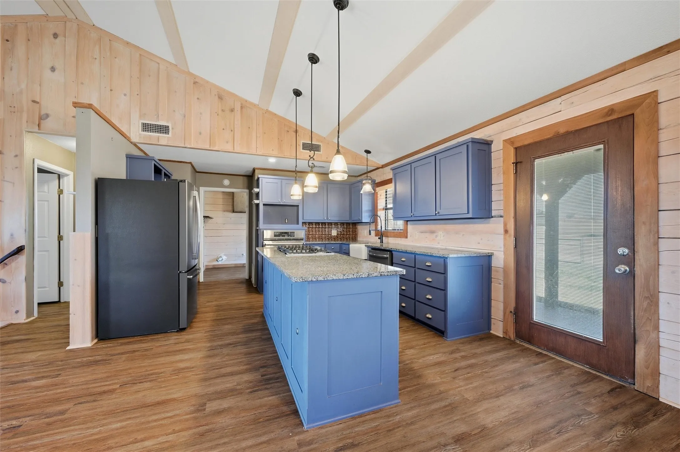 Single Family Residence For Sale in Montague County , 3078 Admire Road, Nocona, Texas 76255, 2 Bedroom, 2 Bathroom, 2 Garage spaces, 1,500 Sqft, built in 2002, Preowned, mls#21158821, Real Estate Agent in Nocona, Homes For Sale in Montague county, Homes For Sale in Nocona, Realtor in Nocona Texas, Real Estate Brokerage Independent Realty Texas, Luminita Cordes Realtor