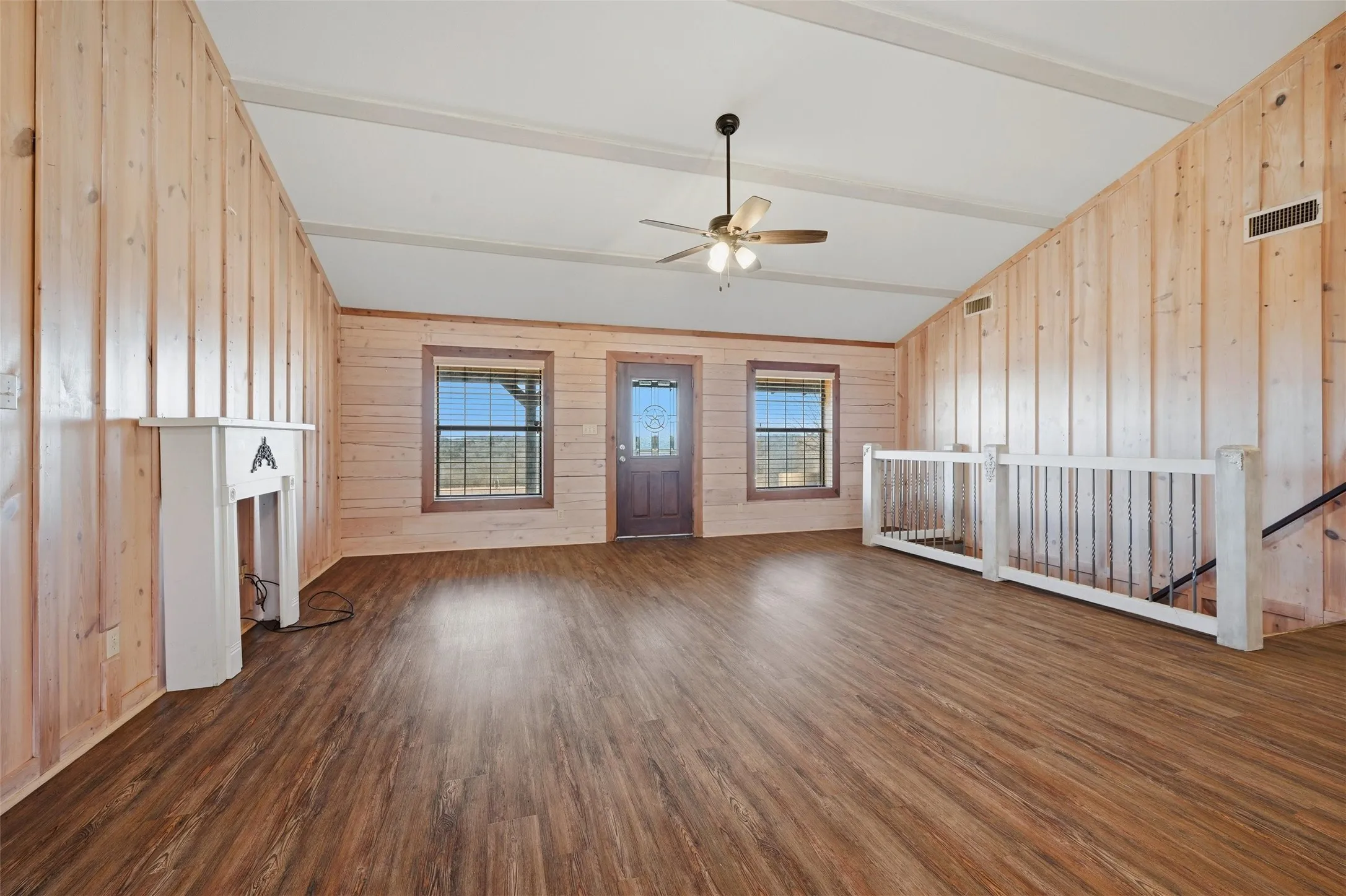 Single Family Residence For Sale in Montague County , 3078 Admire Road, Nocona, Texas 76255, 2 Bedroom, 2 Bathroom, 2 Garage spaces, 1,500 Sqft, built in 2002, Preowned, mls#21158821, Real Estate Agent in Nocona, Homes For Sale in Montague county, Homes For Sale in Nocona, Realtor in Nocona Texas, Real Estate Brokerage Independent Realty Texas, Luminita Cordes Realtor