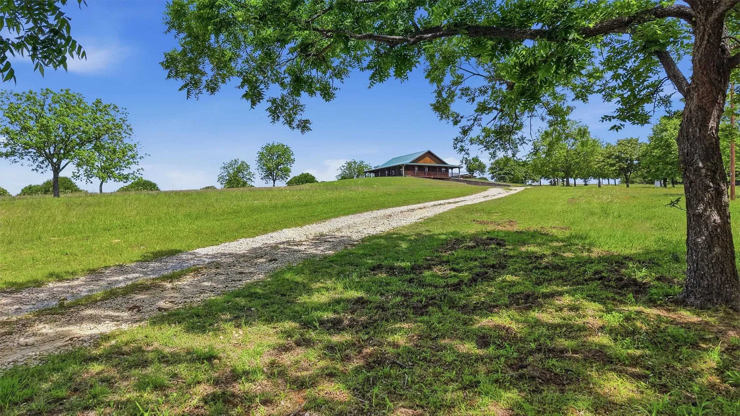 Single Family Residence For Sale in Montague County , 3078 Admire Road, Nocona, Texas 76255, 2 Bedroom, 2 Bathroom, 2 Garage spaces, 1,500 Sqft, built in 2002, Preowned, mls#21158821, Real Estate Agent in Nocona, Homes For Sale in Montague county, Homes For Sale in Nocona, Realtor in Nocona Texas, Real Estate Brokerage Independent Realty Texas, Luminita Cordes Realtor