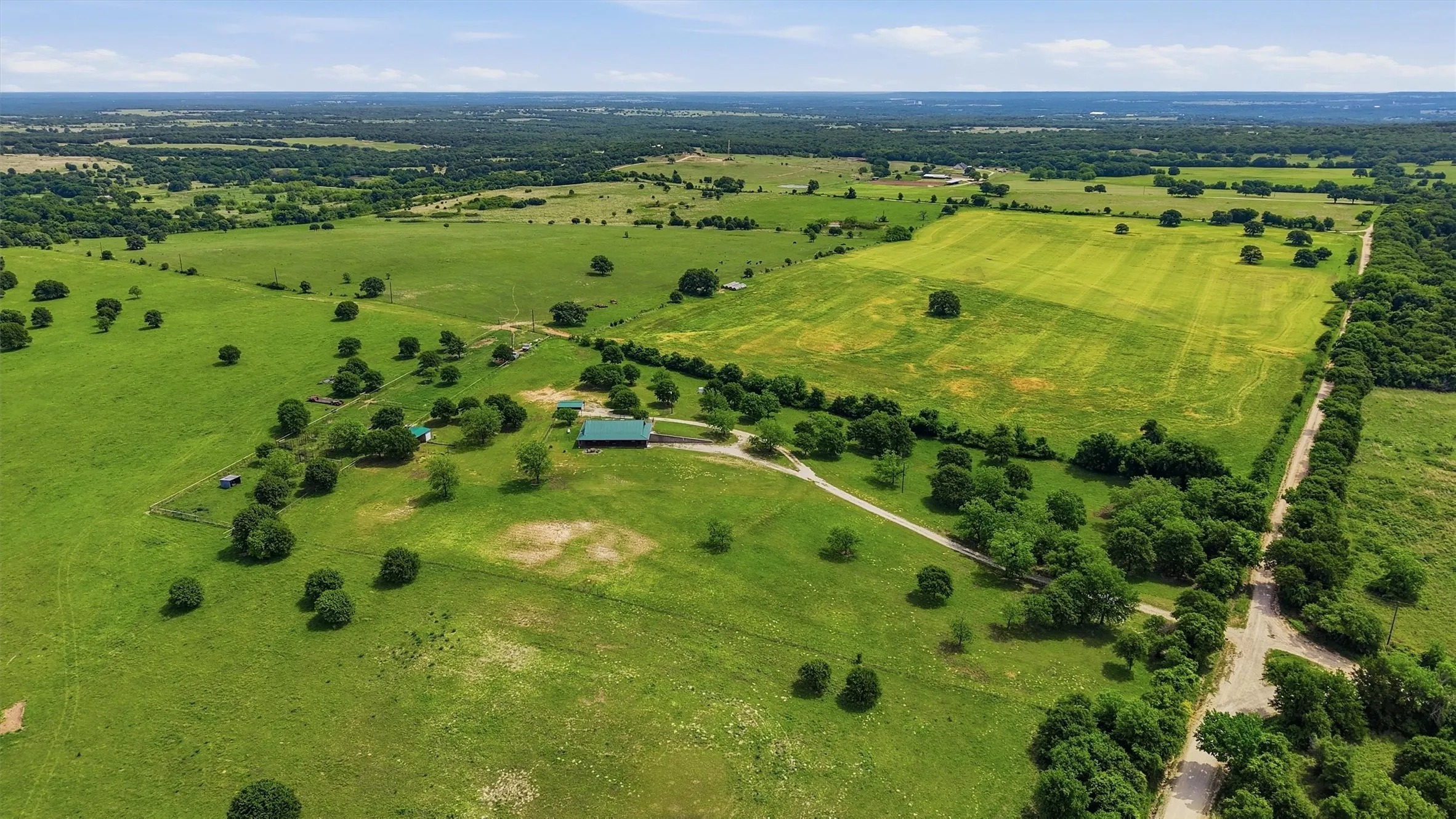 Single Family Residence For Sale in Montague County , 3078 Admire Road, Nocona, Texas 76255, 2 Bedroom, 2 Bathroom, 2 Garage spaces, 1,500 Sqft, built in 2002, Preowned, mls#21158821, Real Estate Agent in Nocona, Homes For Sale in Montague county, Homes For Sale in Nocona, Realtor in Nocona Texas, Real Estate Brokerage Independent Realty Texas, Luminita Cordes Realtor