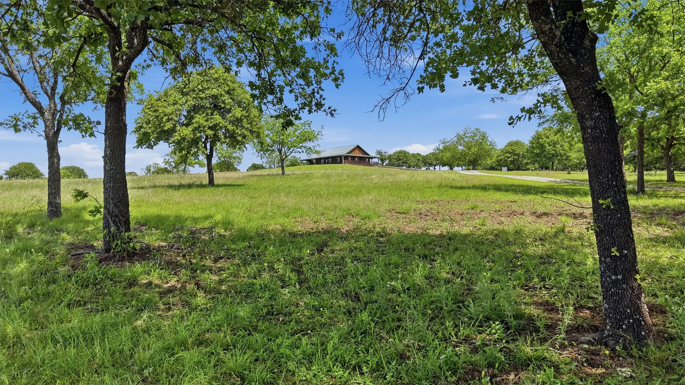 Single Family Residence For Sale in Montague County , 3078 Admire Road, Nocona, Texas 76255, 2 Bedroom, 2 Bathroom, 2 Garage spaces, 1,500 Sqft, built in 2002, Preowned, mls#21158821, Real Estate Agent in Nocona, Homes For Sale in Montague county, Homes For Sale in Nocona, Realtor in Nocona Texas, Real Estate Brokerage Independent Realty Texas, Luminita Cordes Realtor