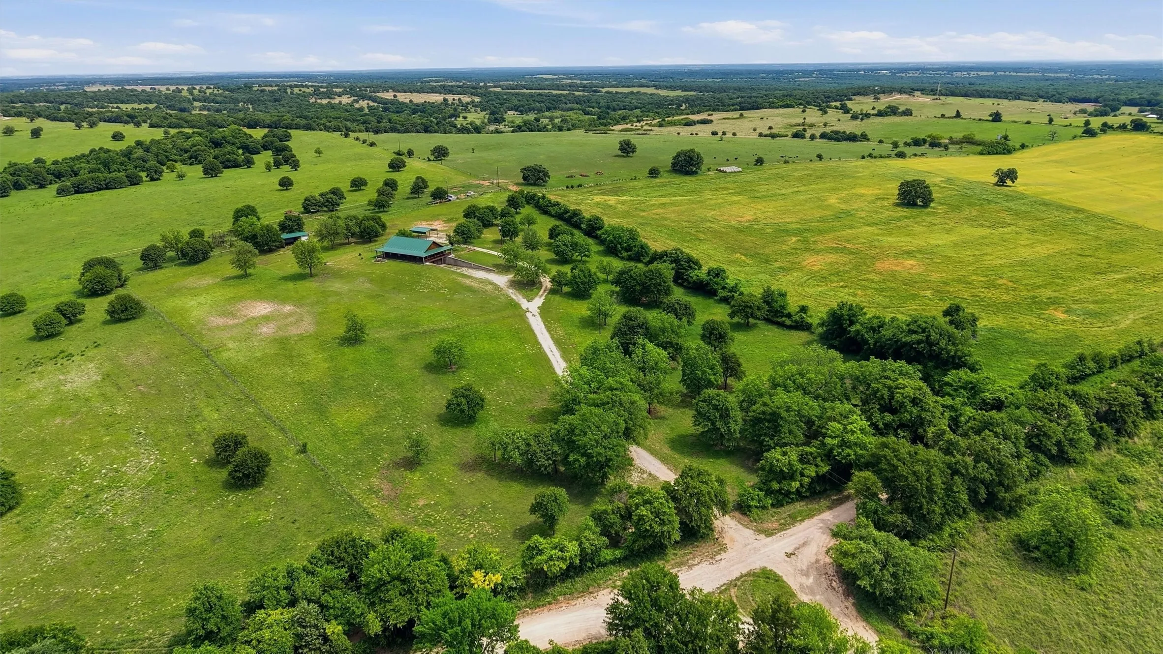 Single Family Residence For Sale in Montague County , 3078 Admire Road, Nocona, Texas 76255, 2 Bedroom, 2 Bathroom, 2 Garage spaces, 1,500 Sqft, built in 2002, Preowned, mls#21158821, Real Estate Agent in Nocona, Homes For Sale in Montague county, Homes For Sale in Nocona, Realtor in Nocona Texas, Real Estate Brokerage Independent Realty Texas, Luminita Cordes Realtor