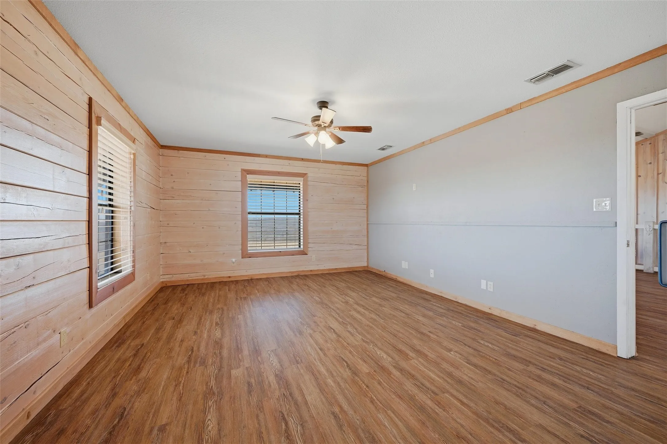 Single Family Residence For Sale in Montague County , 3078 Admire Road, Nocona, Texas 76255, 2 Bedroom, 2 Bathroom, 2 Garage spaces, 1,500 Sqft, built in 2002, Preowned, mls#21158821, Real Estate Agent in Nocona, Homes For Sale in Montague county, Homes For Sale in Nocona, Realtor in Nocona Texas, Real Estate Brokerage Independent Realty Texas, Luminita Cordes Realtor