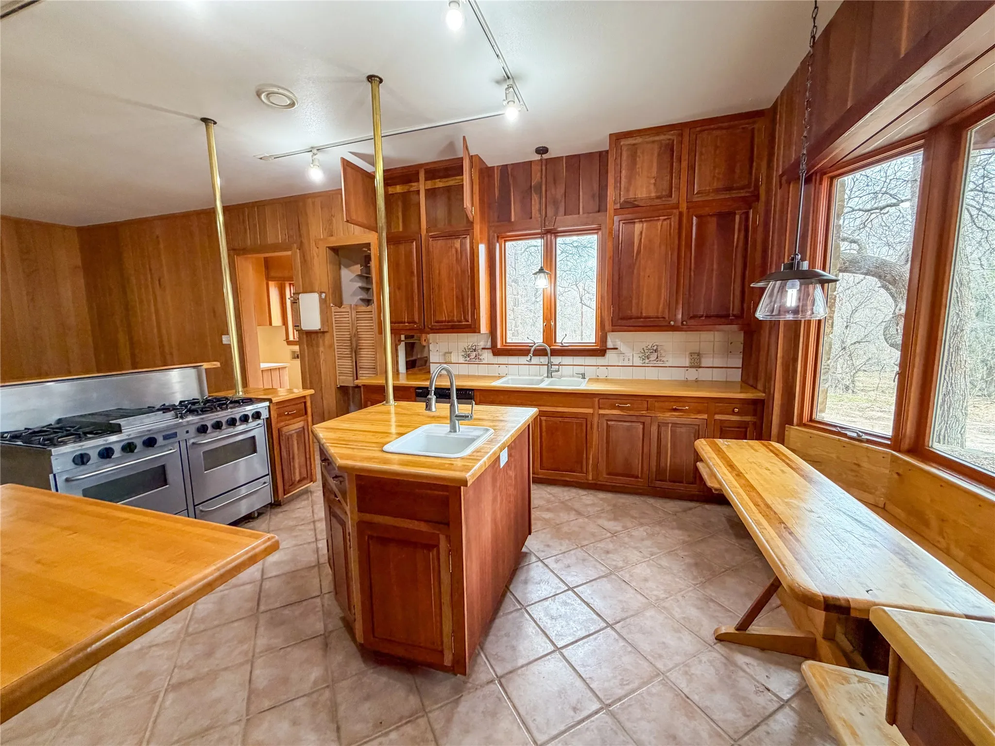 Single Family Residence For Sale in Wise County , 322 Wild Wood Drive, Decatur, Texas 76234, 4 Bedroom, 3 Bathroom, Garage spaces, 3,789 Sqft, built in 1994, Preowned, mls#21165389, Real Estate Agent in Decatur, Homes For Sale in Wise county, Homes For Sale in Decatur, Realtor in Decatur Texas, Real Estate Brokerage Independent Realty Texas, Luminita Cordes Realtor