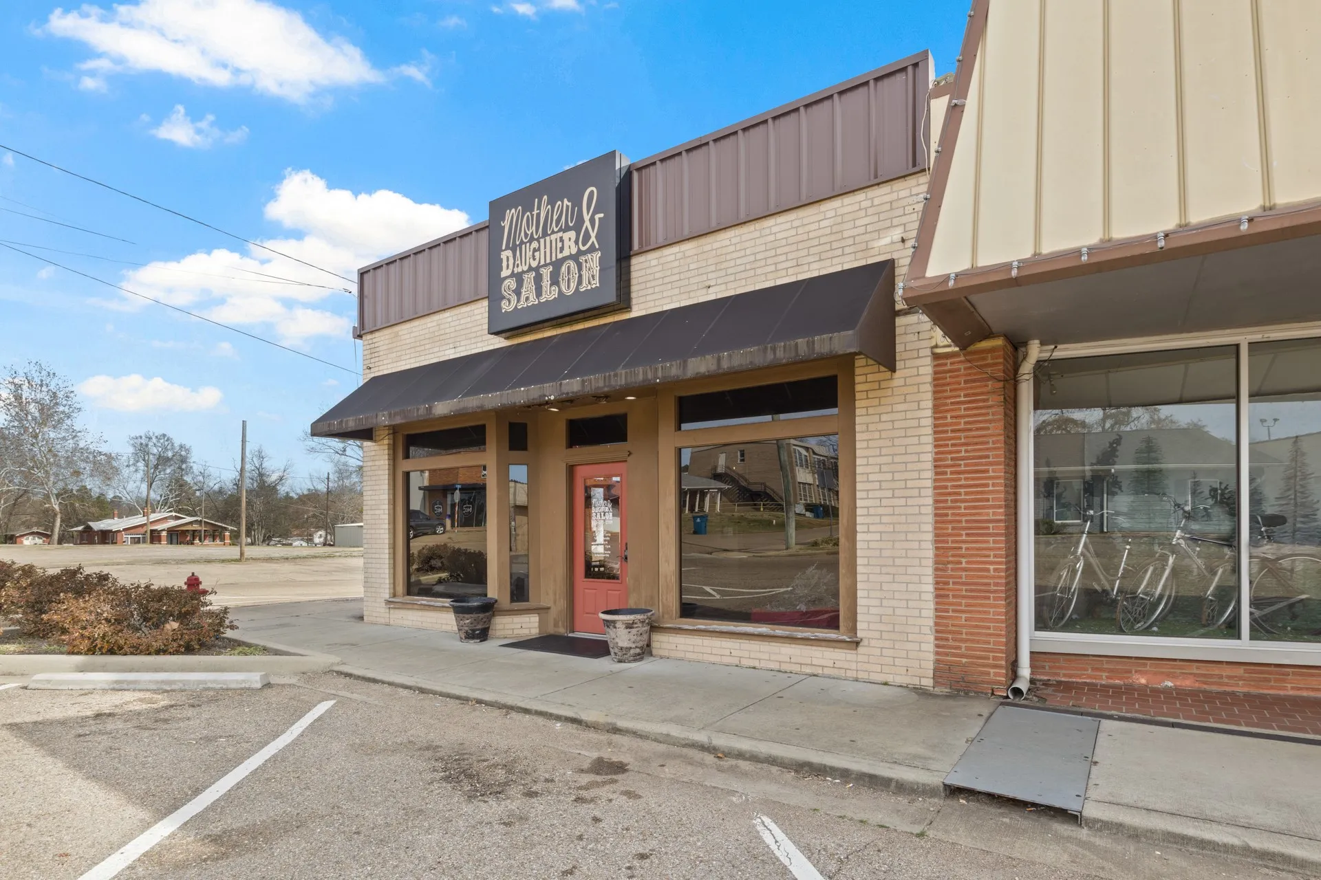 Retail For Sale in Morris County , 112 N Lamar Street, Daingerfield, Texas 75638, 0, 0, Garage spaces, 0 Sqft, built in 1950, Preowned, Price $194,500, mls#21173368, Real Estate Agent in Daingerfield, Homes For Sale in Morris county, Homes For Sale in Daingerfield, Realtor in Daingerfield Texas, Real Estate Brokerage Independent Realty Texas, Luminita Cordes Realtor