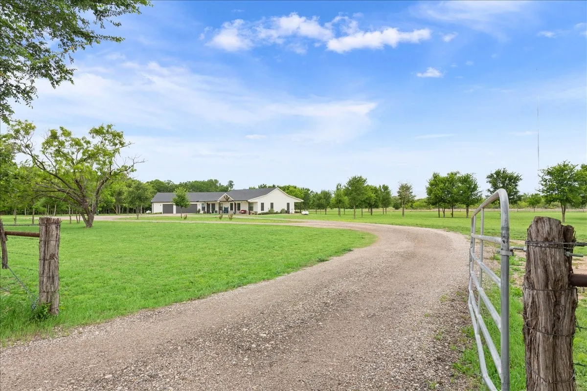 Single Family Residence For Sale in Mc Lennan County , 1652 Mount Moriah Road, Riesel, Texas 76682, 3 Bedroom, 3 Bathroom, 3 Garage spaces, 2,690 Sqft, built in 2023, mls#21175172, Real Estate Agent in Riesel, Homes For Sale in Mc Lennan county, Homes For Sale in Riesel, Realtor in Riesel Texas, Real Estate Brokerage Independent Realty Texas, Luminita Cordes Realtor