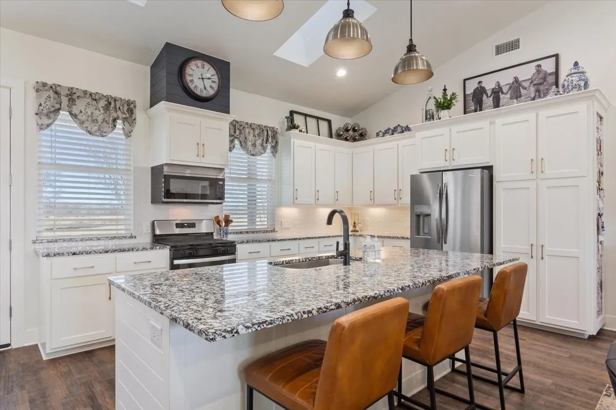 Single Family Residence For Sale in Mc Lennan County , 1652 Mount Moriah Road, Riesel, Texas 76682, 3 Bedroom, 3 Bathroom, 3 Garage spaces, 2,690 Sqft, built in 2023, mls#21175172, Real Estate Agent in Riesel, Homes For Sale in Mc Lennan county, Homes For Sale in Riesel, Realtor in Riesel Texas, Real Estate Brokerage Independent Realty Texas, Luminita Cordes Realtor