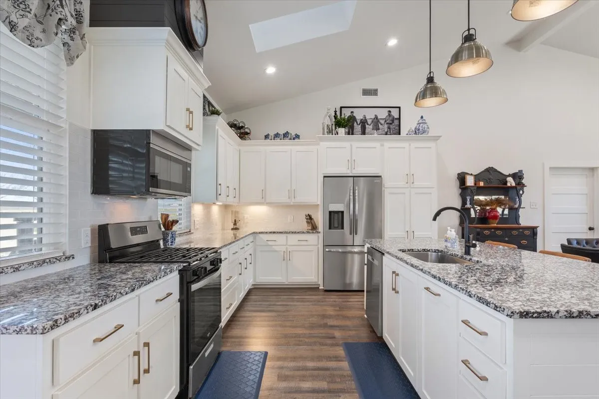 Single Family Residence For Sale in Mc Lennan County , 1652 Mount Moriah Road, Riesel, Texas 76682, 3 Bedroom, 3 Bathroom, 3 Garage spaces, 2,690 Sqft, built in 2023, mls#21175172, Real Estate Agent in Riesel, Homes For Sale in Mc Lennan county, Homes For Sale in Riesel, Realtor in Riesel Texas, Real Estate Brokerage Independent Realty Texas, Luminita Cordes Realtor