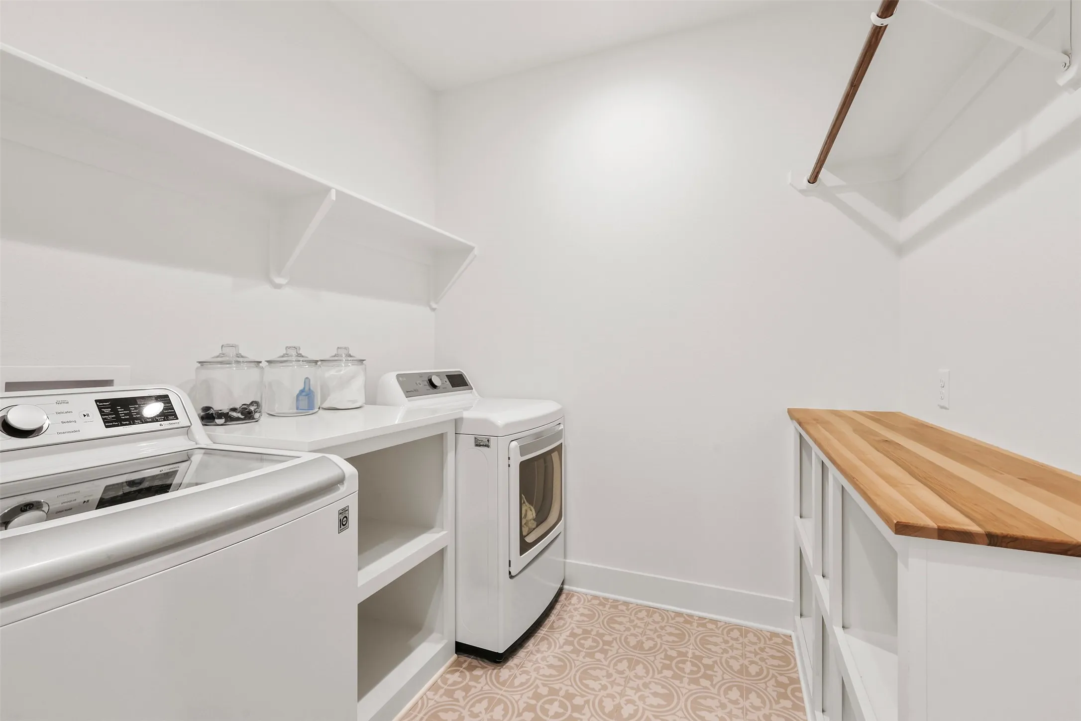 Single Family Residence For Sale in Hopkins County , 11 Nicklaus Drive, Sulphur Springs, Texas 75482, 3 Bedroom, 3 Bathroom, 2 Garage spaces, 2,200 Sqft, built in 2021, Preowned, mls#21175404, Real Estate Agent in Sulphur Springs, Homes For Sale in Hopkins county, Homes For Sale in Sulphur Springs, Realtor in Sulphur Springs Texas, Real Estate Brokerage Independent Realty Texas, Luminita Cordes Realtor