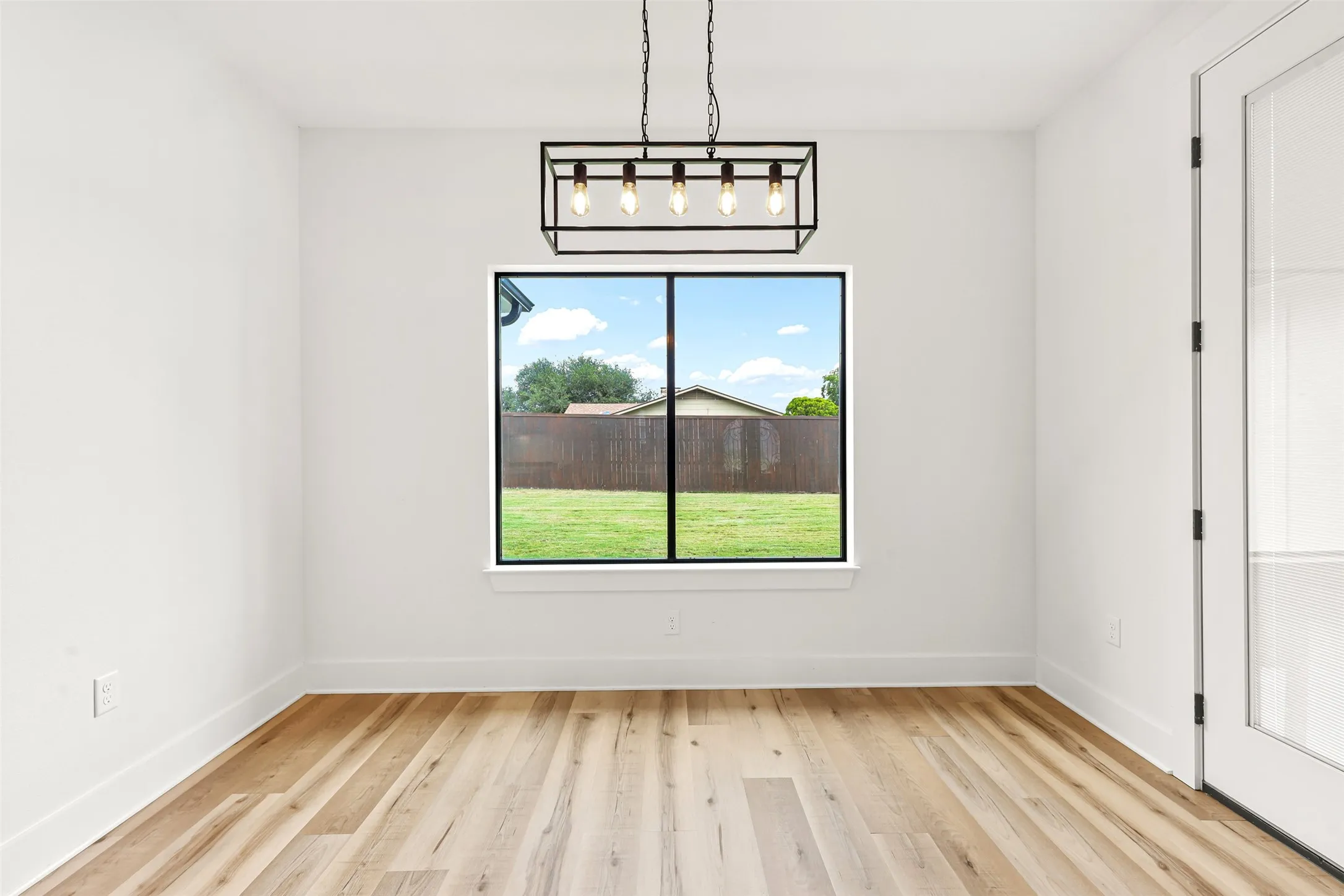 Single Family Residence For Sale in Hopkins County , 11 Nicklaus Drive, Sulphur Springs, Texas 75482, 3 Bedroom, 3 Bathroom, 2 Garage spaces, 2,200 Sqft, built in 2021, Preowned, mls#21175404, Real Estate Agent in Sulphur Springs, Homes For Sale in Hopkins county, Homes For Sale in Sulphur Springs, Realtor in Sulphur Springs Texas, Real Estate Brokerage Independent Realty Texas, Luminita Cordes Realtor