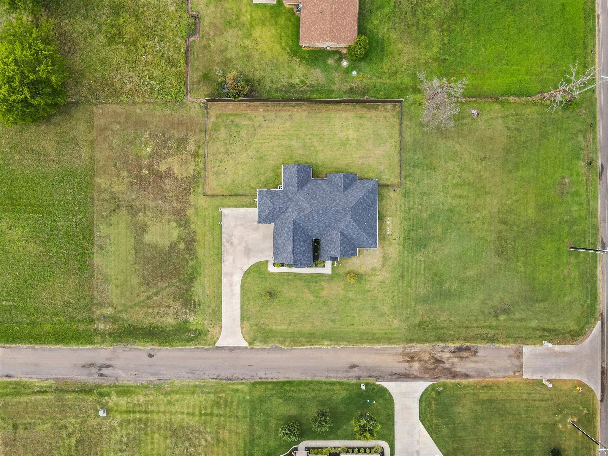 Single Family Residence For Sale in Hopkins County , 11 Nicklaus Drive, Sulphur Springs, Texas 75482, 3 Bedroom, 3 Bathroom, 2 Garage spaces, 2,200 Sqft, built in 2021, Preowned, mls#21175404, Real Estate Agent in Sulphur Springs, Homes For Sale in Hopkins county, Homes For Sale in Sulphur Springs, Realtor in Sulphur Springs Texas, Real Estate Brokerage Independent Realty Texas, Luminita Cordes Realtor