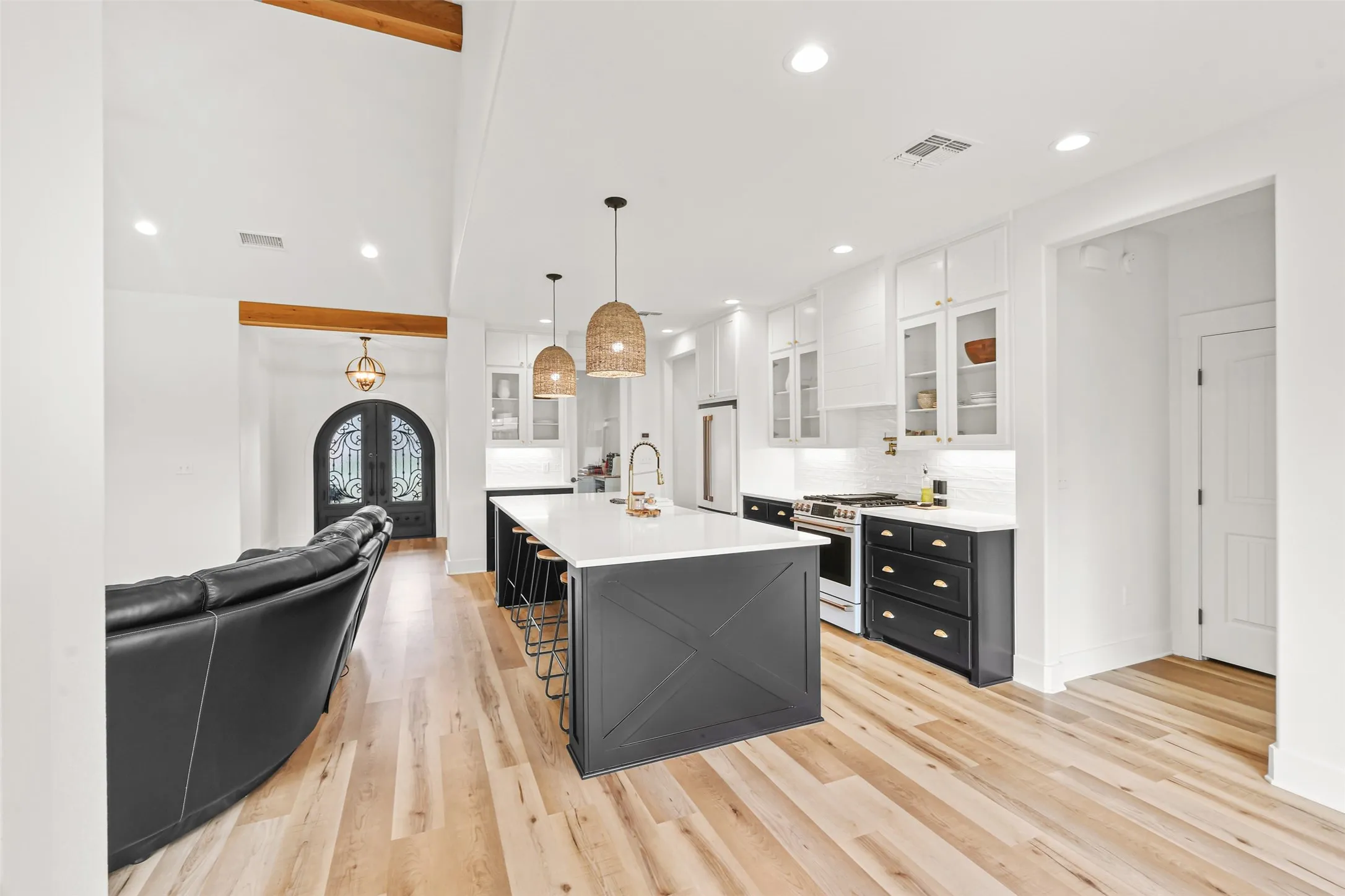 Single Family Residence For Sale in Hopkins County , 11 Nicklaus Drive, Sulphur Springs, Texas 75482, 3 Bedroom, 3 Bathroom, 2 Garage spaces, 2,200 Sqft, built in 2021, Preowned, mls#21175404, Real Estate Agent in Sulphur Springs, Homes For Sale in Hopkins county, Homes For Sale in Sulphur Springs, Realtor in Sulphur Springs Texas, Real Estate Brokerage Independent Realty Texas, Luminita Cordes Realtor