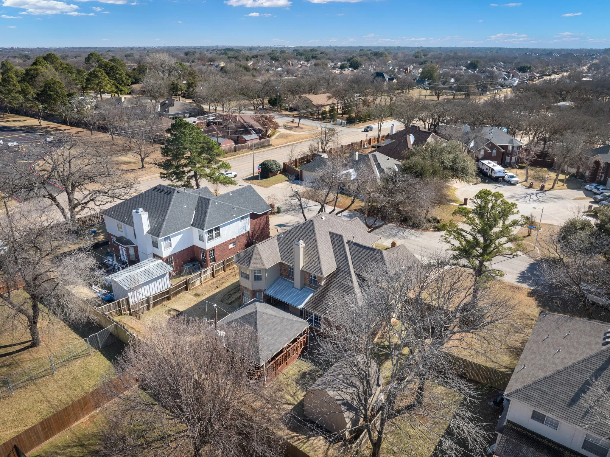 Single Family Residence For Sale in Tarrant County , 4303 Solitude Court, Arlington, Texas 76017, 5 Bedroom, 4 Bathroom, 2 Garage spaces, 2,922 Sqft, built in 1992, Preowned, mls#21167885, Real Estate Agent in Arlington, Homes For Sale in Tarrant county, Homes For Sale in Arlington, Realtor in Arlington Texas, Real Estate Brokerage Independent Realty Texas, Luminita Cordes Realtor