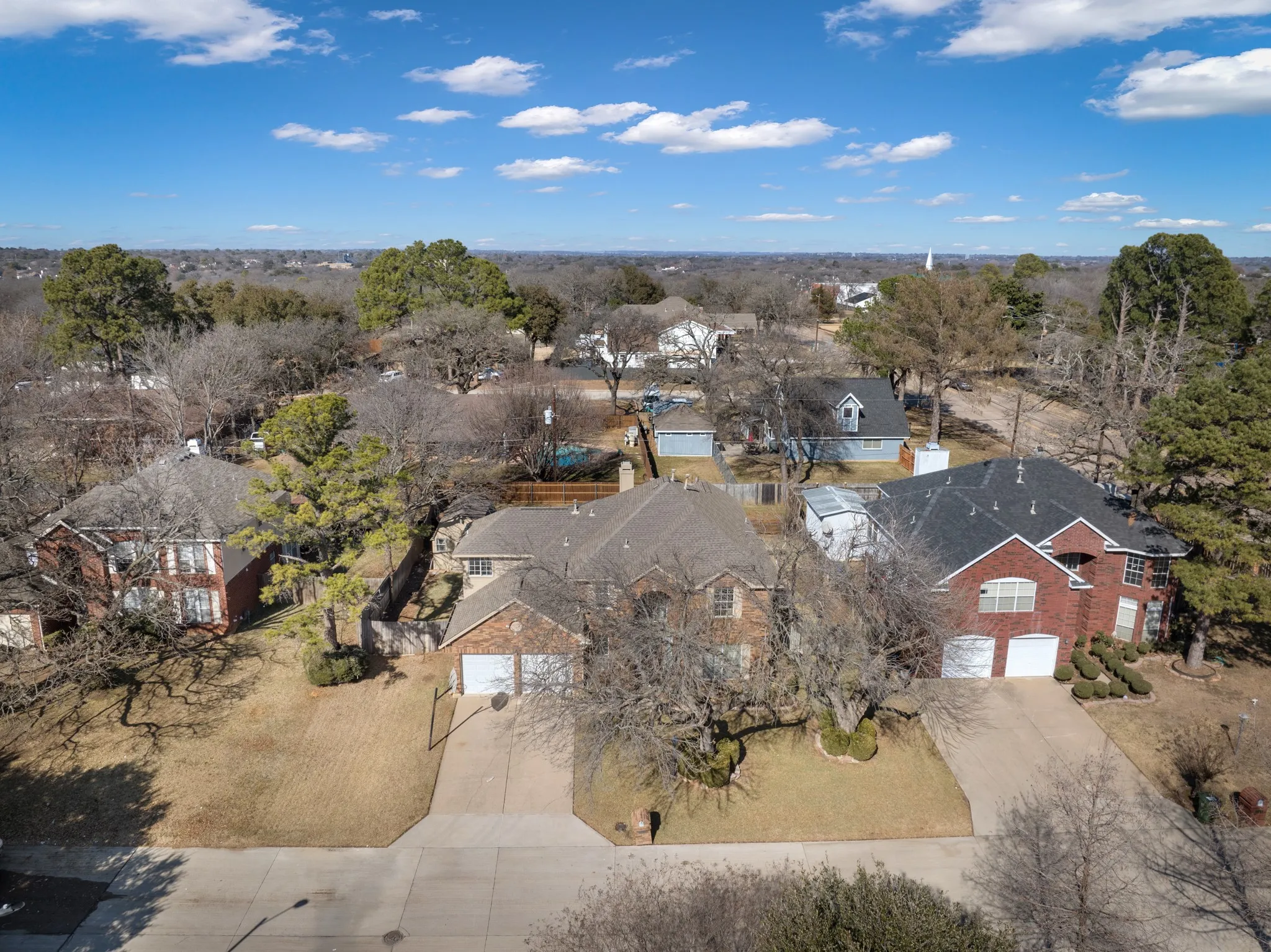 Single Family Residence For Sale in Tarrant County , 4303 Solitude Court, Arlington, Texas 76017, 5 Bedroom, 4 Bathroom, 2 Garage spaces, 2,922 Sqft, built in 1992, Preowned, mls#21167885, Real Estate Agent in Arlington, Homes For Sale in Tarrant county, Homes For Sale in Arlington, Realtor in Arlington Texas, Real Estate Brokerage Independent Realty Texas, Luminita Cordes Realtor