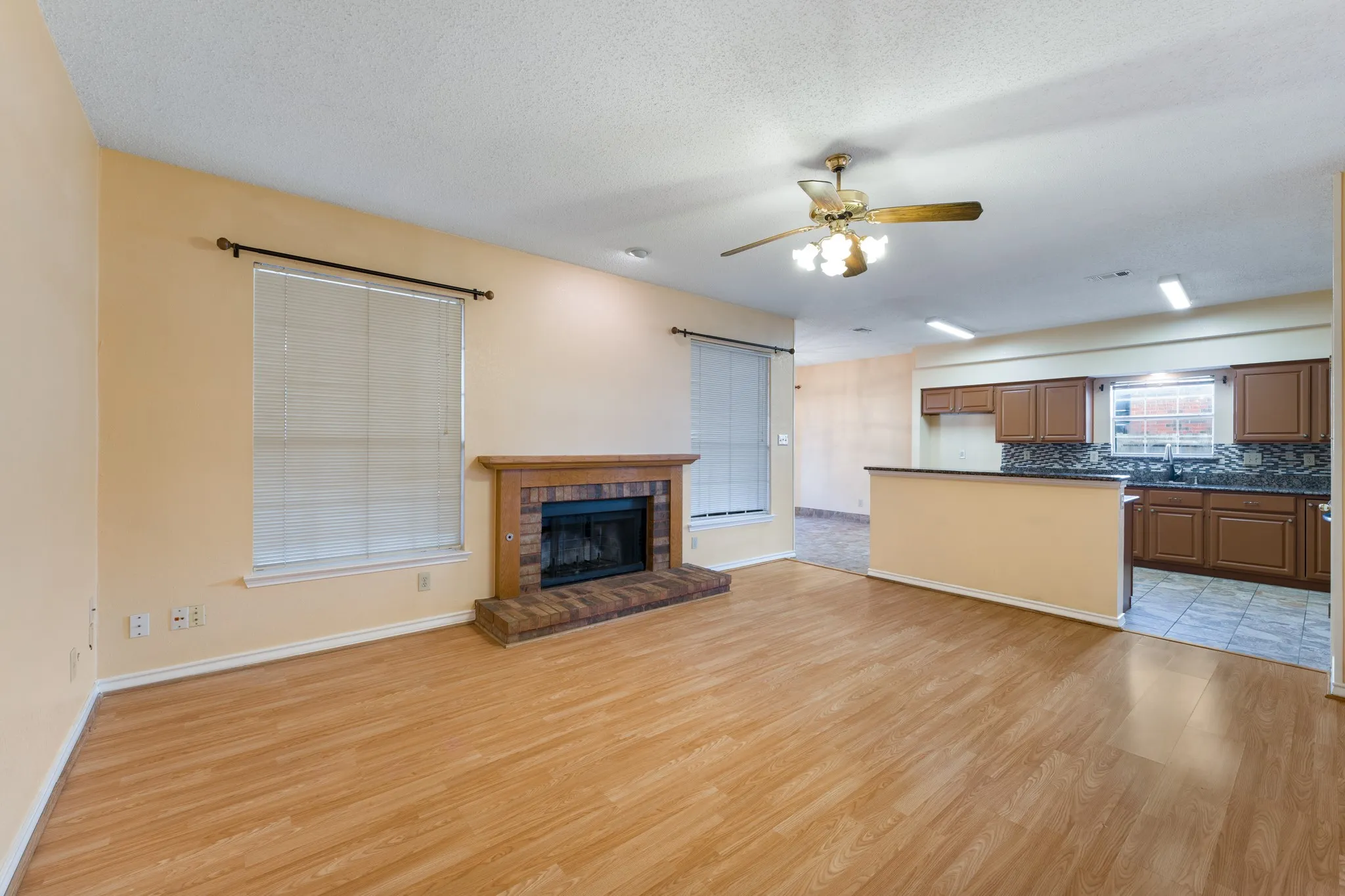 Single Family Residence For Sale in Tarrant County , 4303 Solitude Court, Arlington, Texas 76017, 5 Bedroom, 4 Bathroom, 2 Garage spaces, 2,922 Sqft, built in 1992, Preowned, mls#21167885, Real Estate Agent in Arlington, Homes For Sale in Tarrant county, Homes For Sale in Arlington, Realtor in Arlington Texas, Real Estate Brokerage Independent Realty Texas, Luminita Cordes Realtor