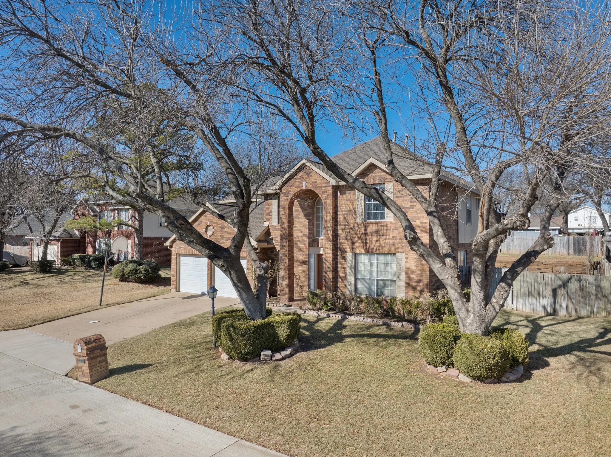 Single Family Residence For Sale in Tarrant County , 4303 Solitude Court, Arlington, Texas 76017, 5 Bedroom, 4 Bathroom, 2 Garage spaces, 2,922 Sqft, built in 1992, Preowned, mls#21167885, Real Estate Agent in Arlington, Homes For Sale in Tarrant county, Homes For Sale in Arlington, Realtor in Arlington Texas, Real Estate Brokerage Independent Realty Texas, Luminita Cordes Realtor