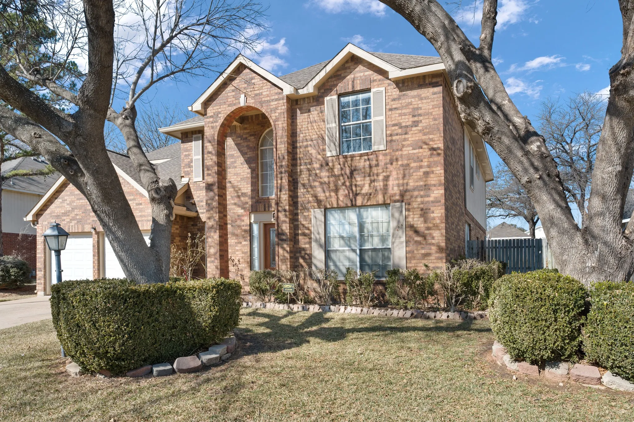 Single Family Residence For Sale in Tarrant County , 4303 Solitude Court, Arlington, Texas 76017, 5 Bedroom, 4 Bathroom, 2 Garage spaces, 2,922 Sqft, built in 1992, Preowned, mls#21167885, Real Estate Agent in Arlington, Homes For Sale in Tarrant county, Homes For Sale in Arlington, Realtor in Arlington Texas, Real Estate Brokerage Independent Realty Texas, Luminita Cordes Realtor