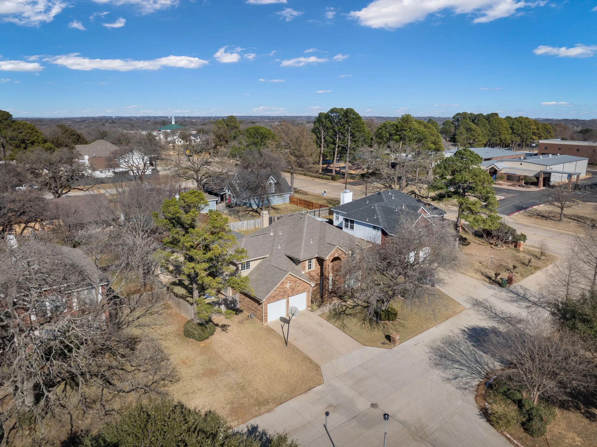 Single Family Residence For Sale in Tarrant County , 4303 Solitude Court, Arlington, Texas 76017, 5 Bedroom, 4 Bathroom, 2 Garage spaces, 2,922 Sqft, built in 1992, Preowned, mls#21167885, Real Estate Agent in Arlington, Homes For Sale in Tarrant county, Homes For Sale in Arlington, Realtor in Arlington Texas, Real Estate Brokerage Independent Realty Texas, Luminita Cordes Realtor