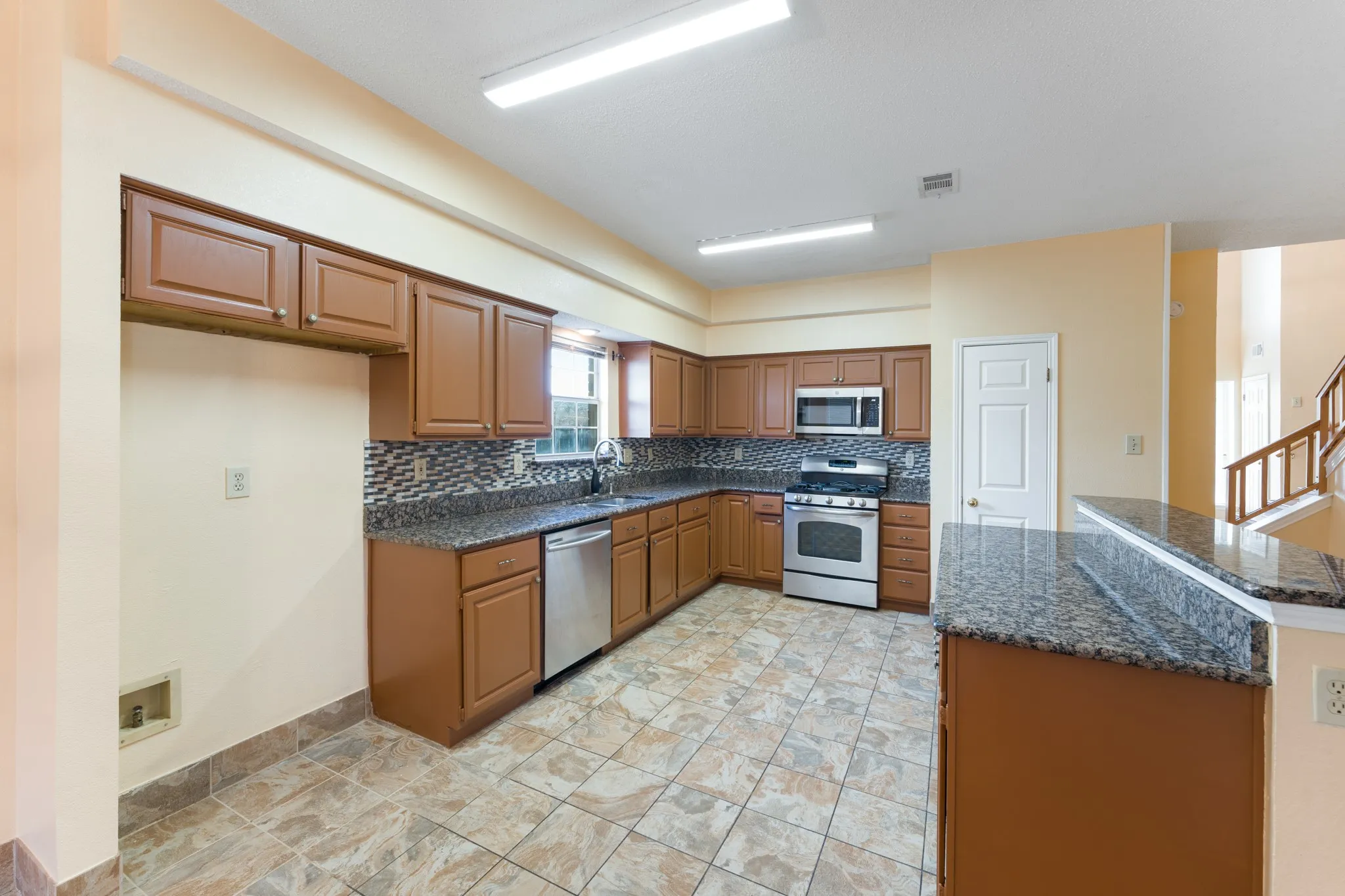 Single Family Residence For Sale in Tarrant County , 4303 Solitude Court, Arlington, Texas 76017, 5 Bedroom, 4 Bathroom, 2 Garage spaces, 2,922 Sqft, built in 1992, Preowned, mls#21167885, Real Estate Agent in Arlington, Homes For Sale in Tarrant county, Homes For Sale in Arlington, Realtor in Arlington Texas, Real Estate Brokerage Independent Realty Texas, Luminita Cordes Realtor