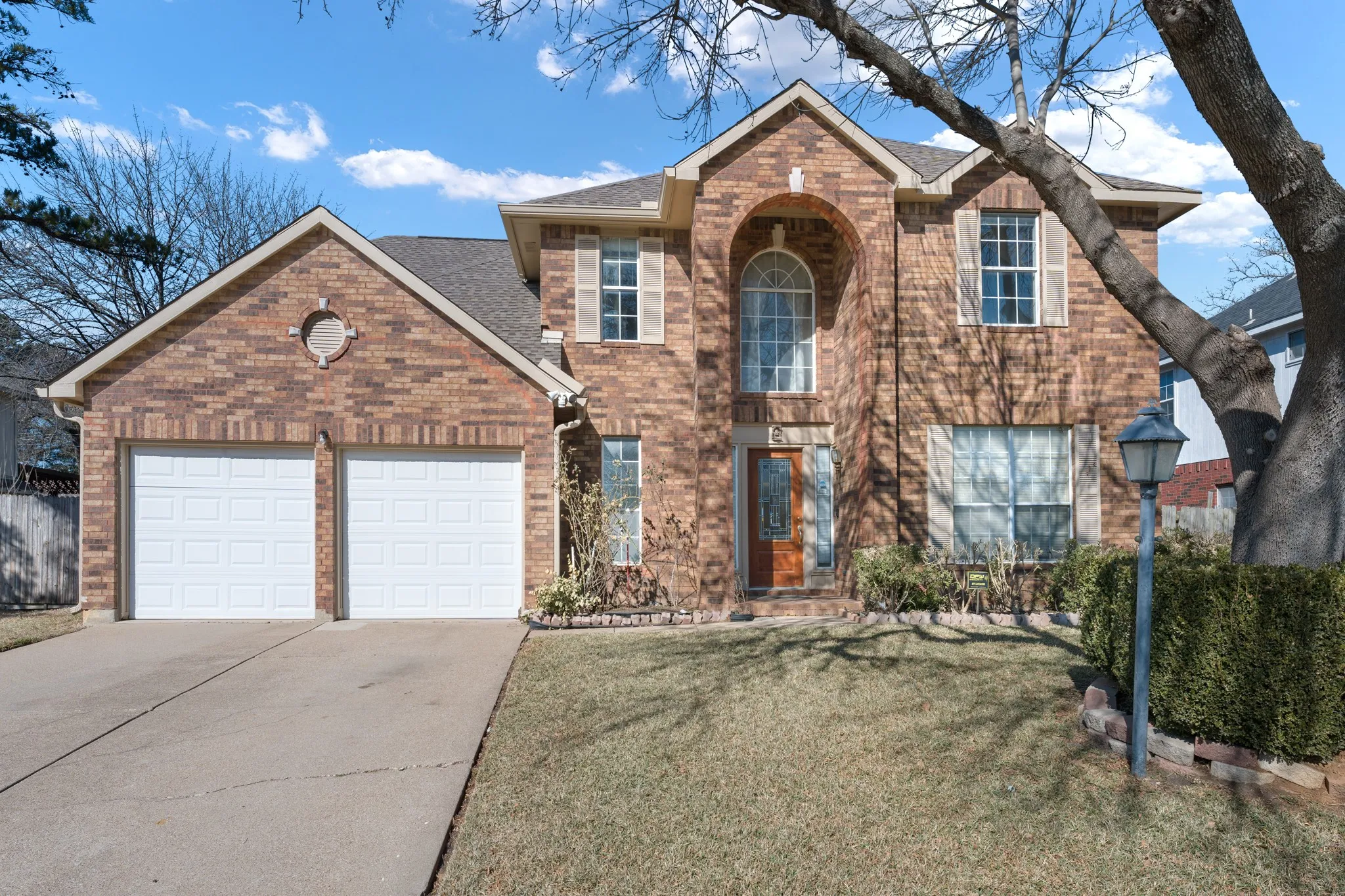 Single Family Residence For Sale in Tarrant County , 4303 Solitude Court, Arlington, Texas 76017, 5 Bedroom, 4 Bathroom, 2 Garage spaces, 2,922 Sqft, built in 1992, Preowned, mls#21167885, Real Estate Agent in Arlington, Homes For Sale in Tarrant county, Homes For Sale in Arlington, Realtor in Arlington Texas, Real Estate Brokerage Independent Realty Texas, Luminita Cordes Realtor