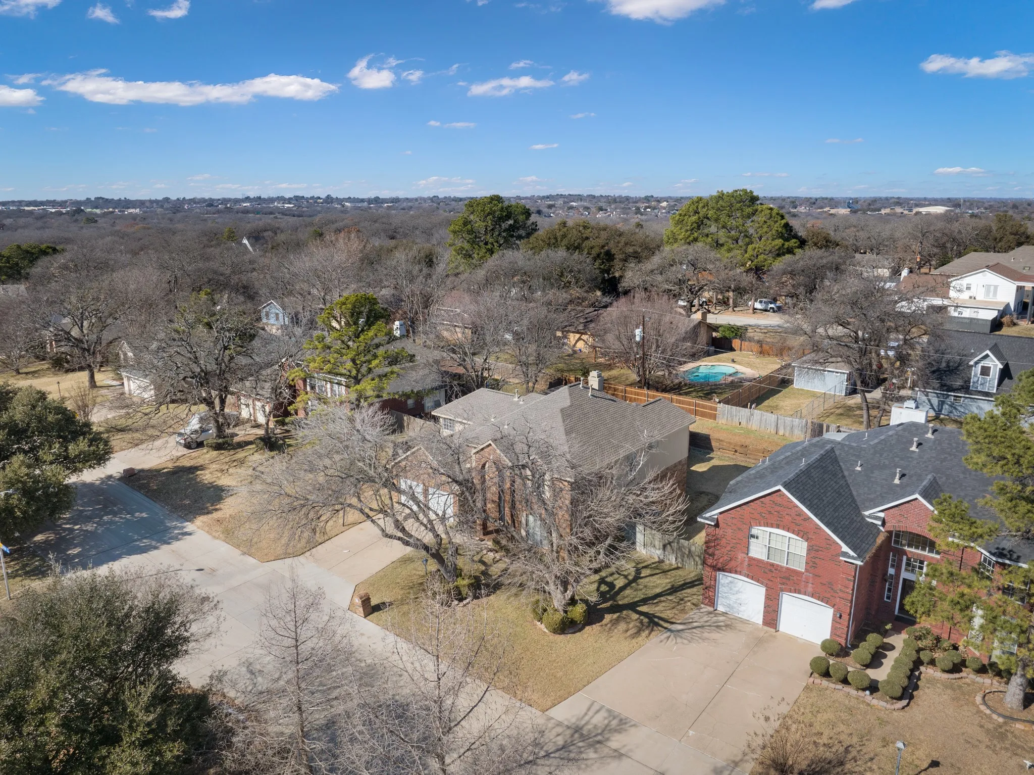 Single Family Residence For Sale in Tarrant County , 4303 Solitude Court, Arlington, Texas 76017, 5 Bedroom, 4 Bathroom, 2 Garage spaces, 2,922 Sqft, built in 1992, Preowned, mls#21167885, Real Estate Agent in Arlington, Homes For Sale in Tarrant county, Homes For Sale in Arlington, Realtor in Arlington Texas, Real Estate Brokerage Independent Realty Texas, Luminita Cordes Realtor