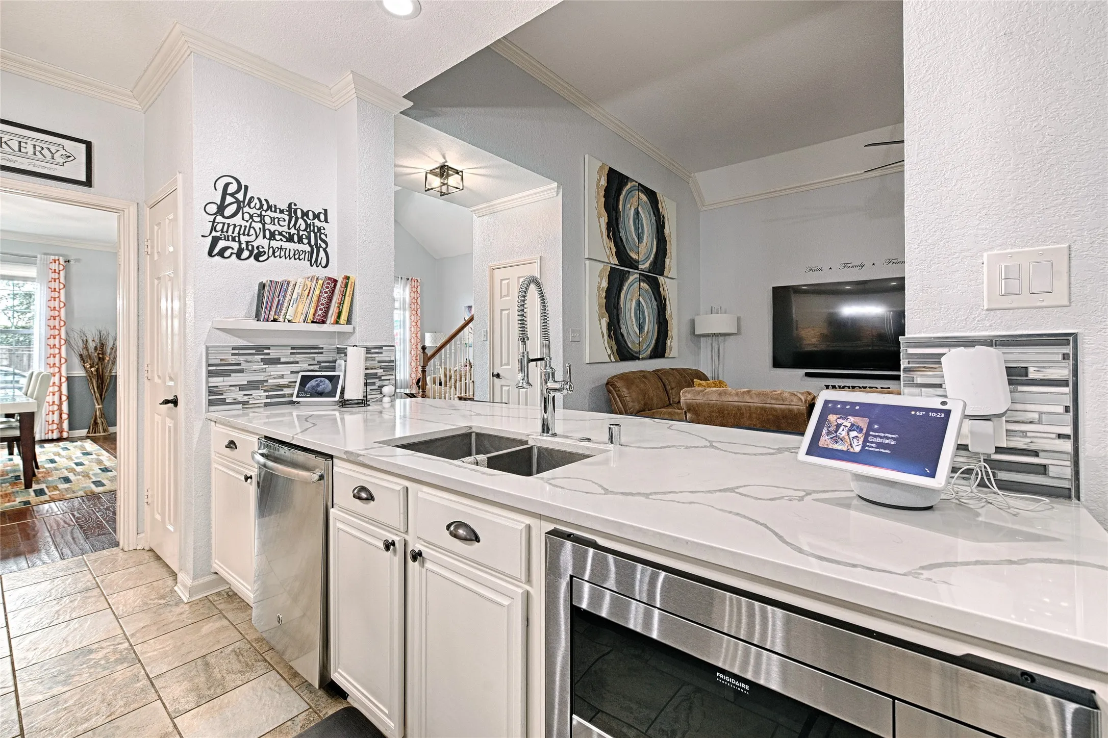 Single Family Residence For Sale in Collin County , 9001 Culberson Drive, Plano, Texas 75025, 5 Bedroom, 3 Bathroom, 2 Garage spaces, 3,335 Sqft, built in 2001, Preowned, mls#21174828, Real Estate Agent in Plano, Homes For Sale in Collin county, Homes For Sale in Plano, Realtor in Plano Texas, Real Estate Brokerage Independent Realty Texas, Luminita Cordes Realtor
