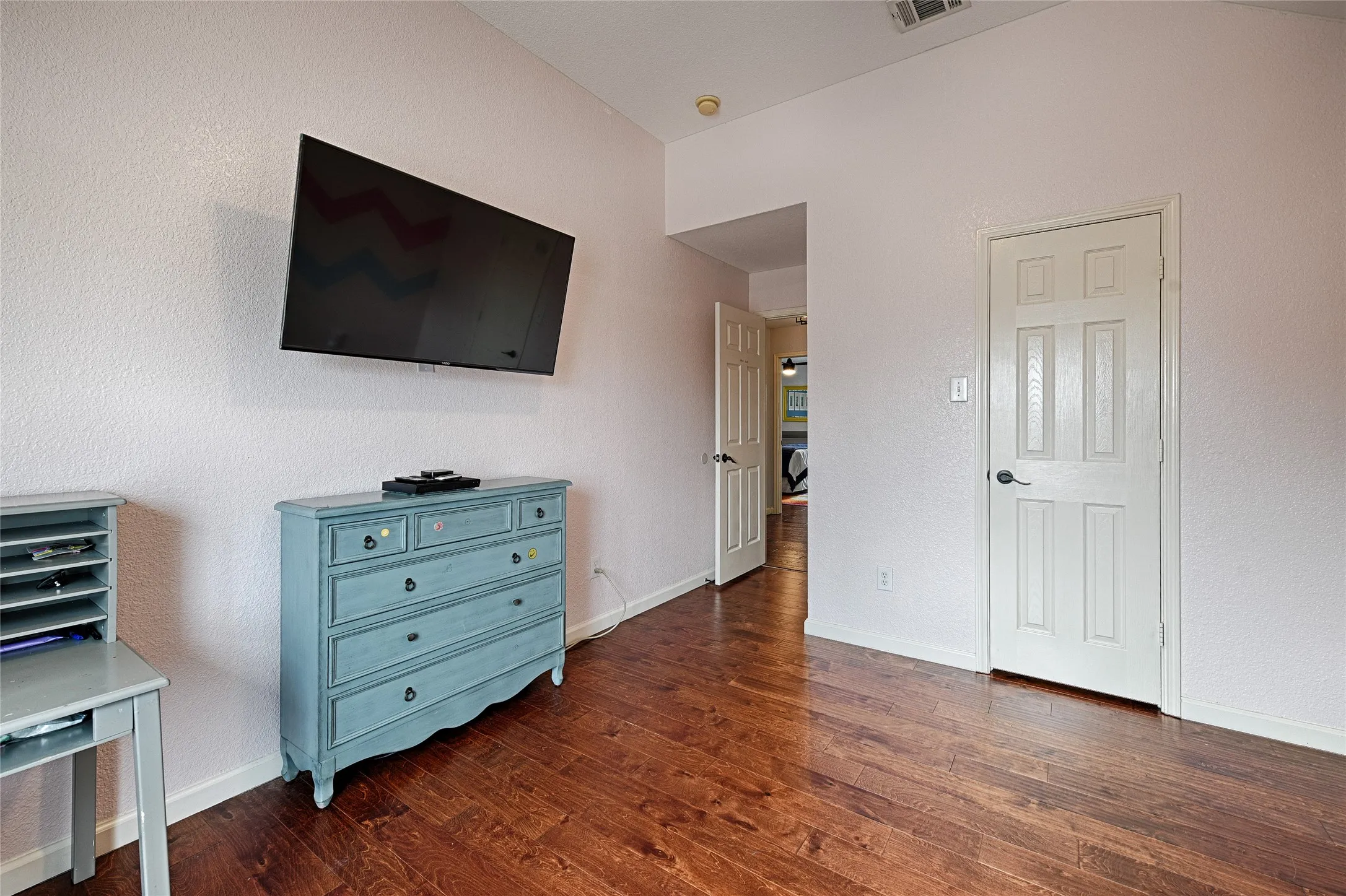 Single Family Residence For Sale in Collin County , 9001 Culberson Drive, Plano, Texas 75025, 5 Bedroom, 3 Bathroom, 2 Garage spaces, 3,335 Sqft, built in 2001, Preowned, mls#21174828, Real Estate Agent in Plano, Homes For Sale in Collin county, Homes For Sale in Plano, Realtor in Plano Texas, Real Estate Brokerage Independent Realty Texas, Luminita Cordes Realtor