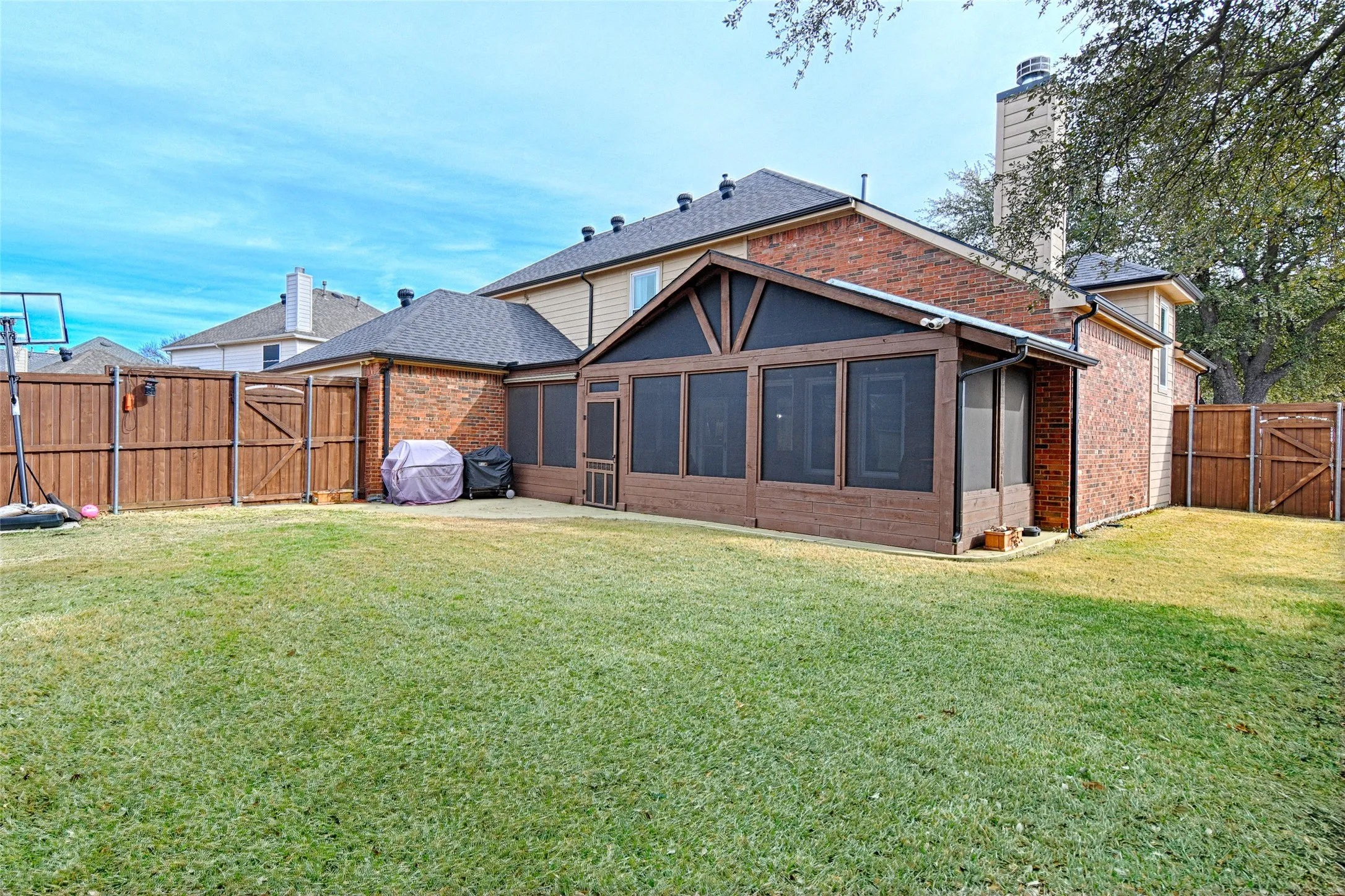 Single Family Residence For Sale in Collin County , 9001 Culberson Drive, Plano, Texas 75025, 5 Bedroom, 3 Bathroom, 2 Garage spaces, 3,335 Sqft, built in 2001, Preowned, mls#21174828, Real Estate Agent in Plano, Homes For Sale in Collin county, Homes For Sale in Plano, Realtor in Plano Texas, Real Estate Brokerage Independent Realty Texas, Luminita Cordes Realtor