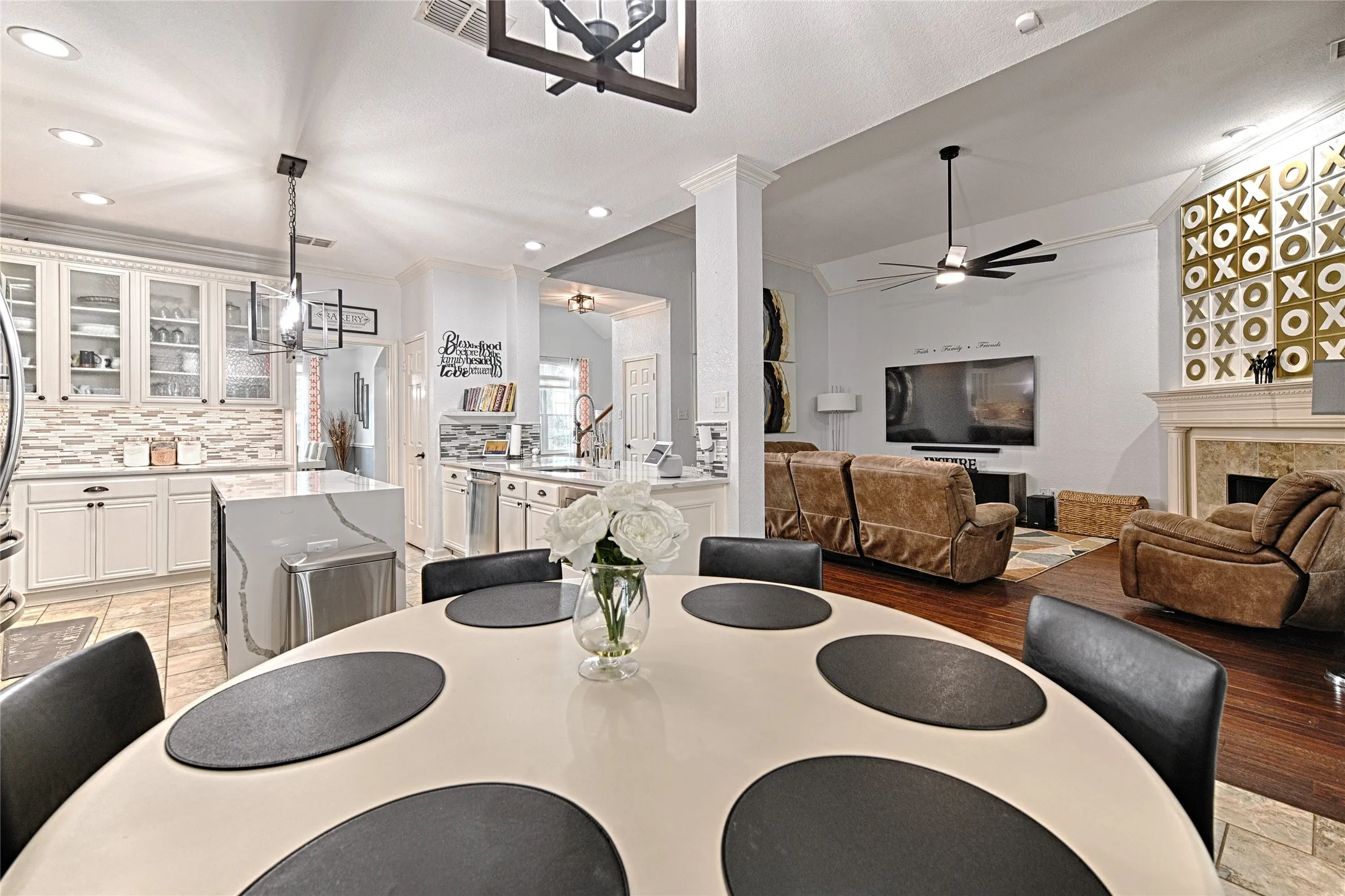 Single Family Residence For Sale in Collin County , 9001 Culberson Drive, Plano, Texas 75025, 5 Bedroom, 3 Bathroom, 2 Garage spaces, 3,335 Sqft, built in 2001, Preowned, mls#21174828, Real Estate Agent in Plano, Homes For Sale in Collin county, Homes For Sale in Plano, Realtor in Plano Texas, Real Estate Brokerage Independent Realty Texas, Luminita Cordes Realtor