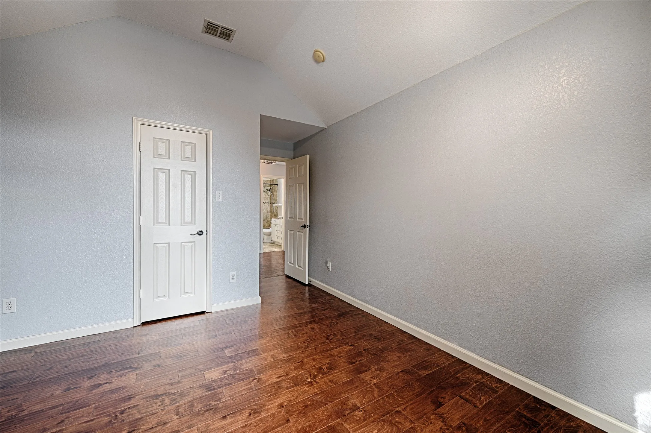 Single Family Residence For Sale in Collin County , 9001 Culberson Drive, Plano, Texas 75025, 5 Bedroom, 3 Bathroom, 2 Garage spaces, 3,335 Sqft, built in 2001, Preowned, mls#21174828, Real Estate Agent in Plano, Homes For Sale in Collin county, Homes For Sale in Plano, Realtor in Plano Texas, Real Estate Brokerage Independent Realty Texas, Luminita Cordes Realtor