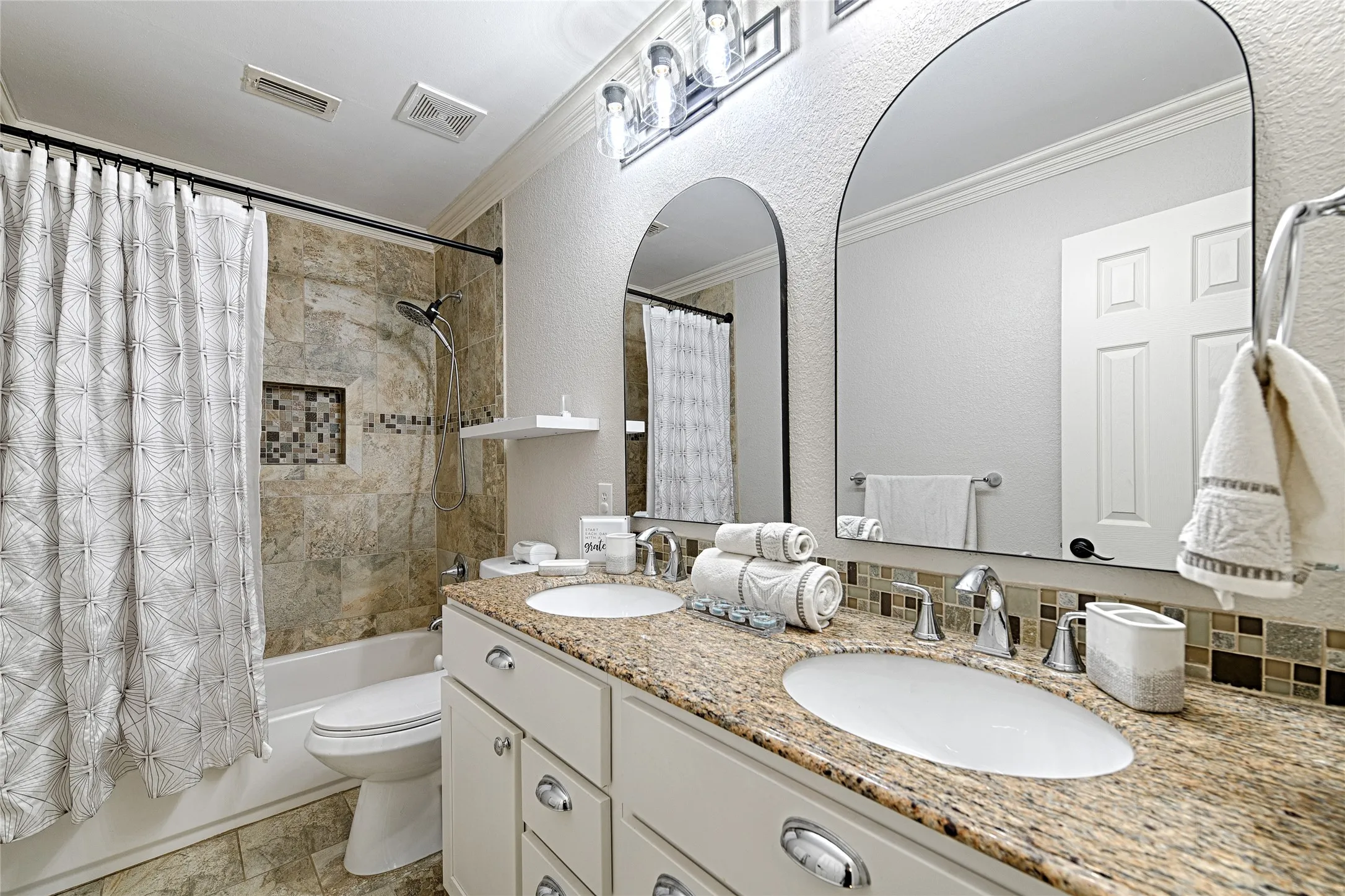 Single Family Residence For Sale in Collin County , 9001 Culberson Drive, Plano, Texas 75025, 5 Bedroom, 3 Bathroom, 2 Garage spaces, 3,335 Sqft, built in 2001, Preowned, mls#21174828, Real Estate Agent in Plano, Homes For Sale in Collin county, Homes For Sale in Plano, Realtor in Plano Texas, Real Estate Brokerage Independent Realty Texas, Luminita Cordes Realtor