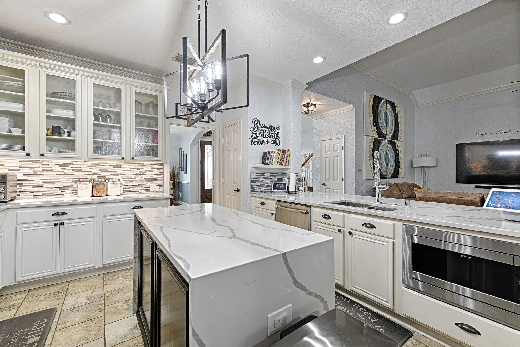 Single Family Residence For Sale in Collin County , 9001 Culberson Drive, Plano, Texas 75025, 5 Bedroom, 3 Bathroom, 2 Garage spaces, 3,335 Sqft, built in 2001, Preowned, mls#21174828, Real Estate Agent in Plano, Homes For Sale in Collin county, Homes For Sale in Plano, Realtor in Plano Texas, Real Estate Brokerage Independent Realty Texas, Luminita Cordes Realtor