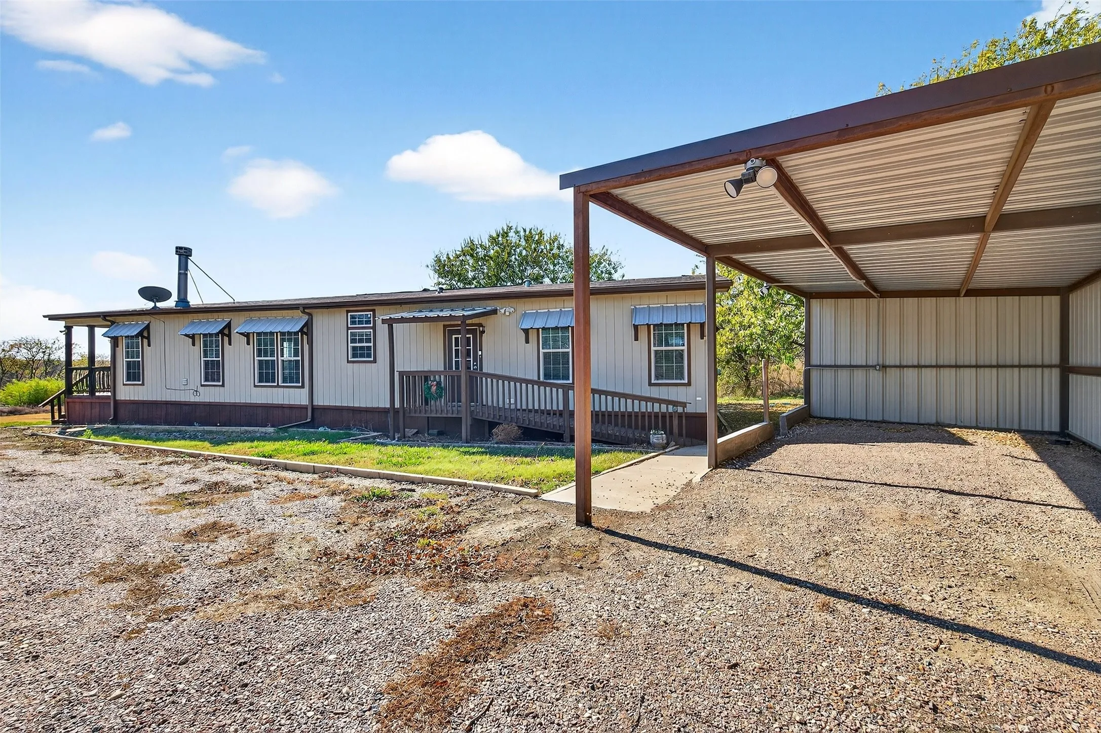 View of manufactured / mobile home
