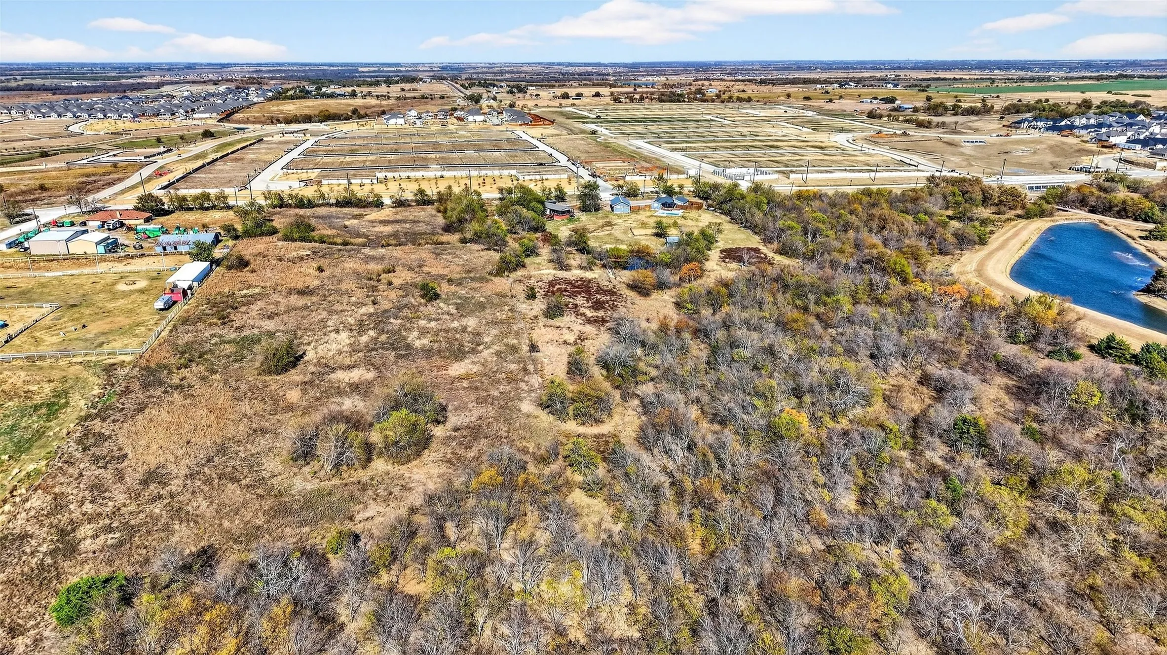 Aerial view of property's location featuring a nearby body of water