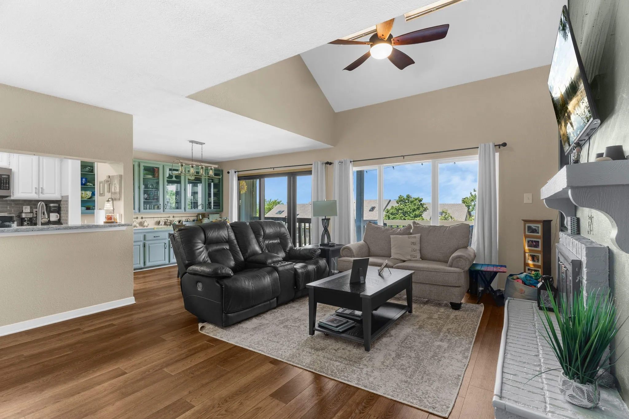 Condominium For Sale in Rockwall County , 814 Signal Ridge Place, Rockwall, Texas 75032, 3 Bedrooms, 3 Bathrooms, Garage spaces, 1,841 Sqft, built in 1983, Price $274,900, mls#21174473, Real Estate Agent in Rockwall, Homes For Sale in Rockwall county, Homes For Sale in Rockwall, Realtor in Rockwall Texas, Real Estate Brokerage Independent Realty Texas, Luminita Cordes Realtor