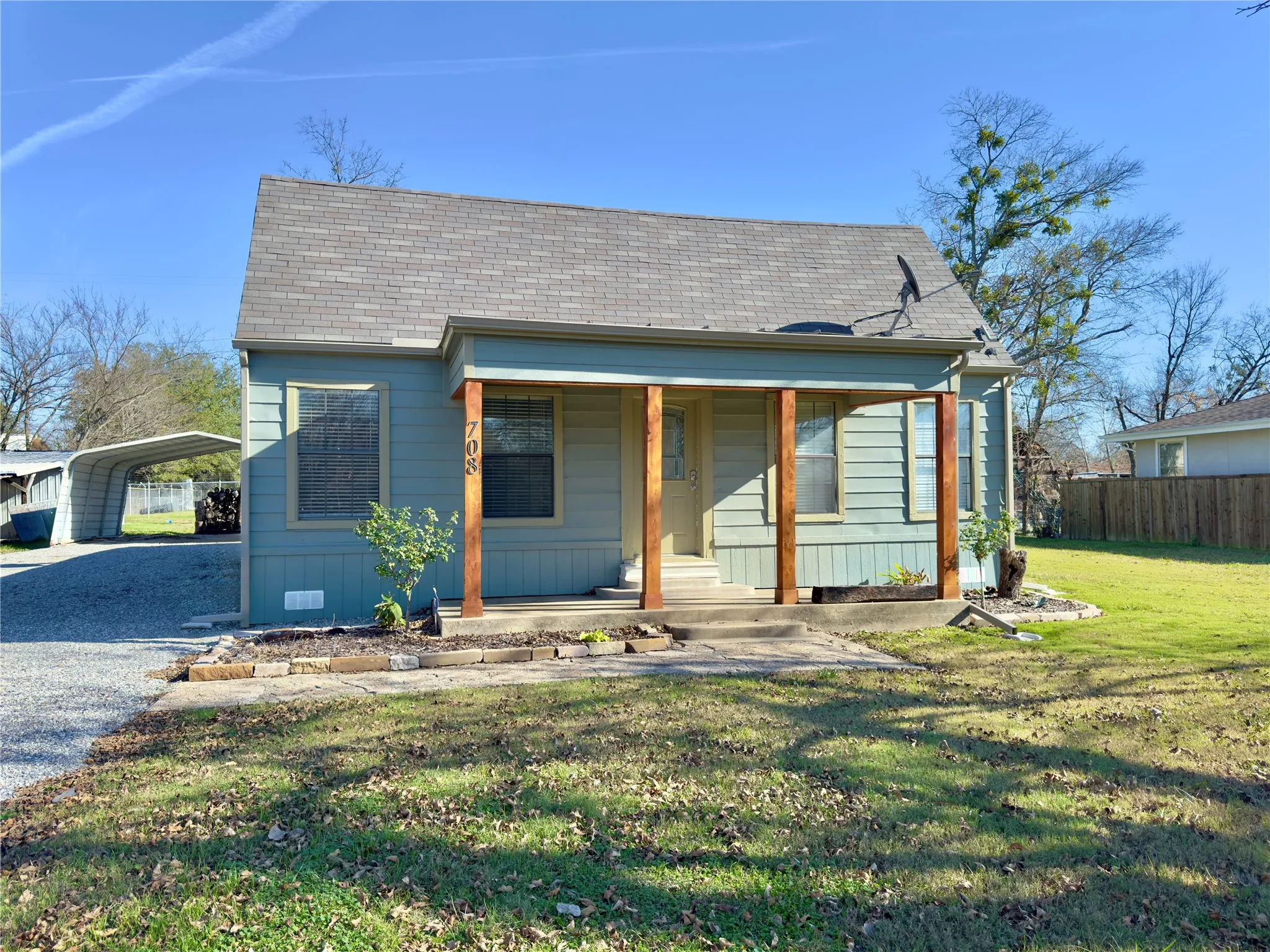 Single Family Residence For Sale in Hunt County , 708 N US Highway 69, Celeste, Texas 75423, 3 Bedroom, 2 Bathroom, Garage spaces, 1,514 Sqft, built in 1935, Preowned, mls#21175699, Real Estate Agent in Celeste, Homes For Sale in Hunt county, Homes For Sale in Celeste, Realtor in Celeste Texas, Real Estate Brokerage Independent Realty Texas, Luminita Cordes Realtor