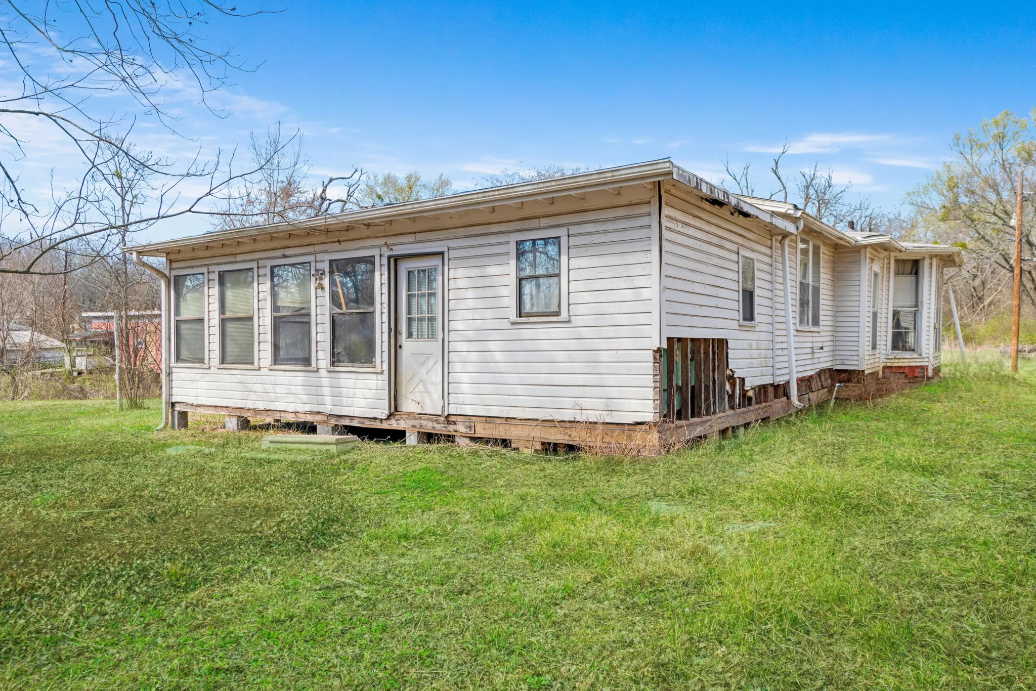 Single Family Residence For Sale in Lamar County , 1080 Hearon Street E, Paris, Texas 75460, 3 Bedroom, 2 Bathroom, Garage spaces, 1,744 Sqft, built in 1965, Preowned, mls#21172330, Real Estate Agent in Paris, Homes For Sale in Lamar county, Homes For Sale in Paris, Realtor in Paris Texas, Real Estate Brokerage Independent Realty Texas, Luminita Cordes Realtor
