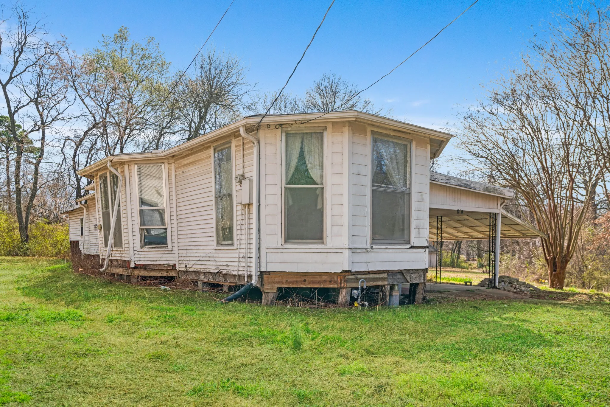 Single Family Residence For Sale in Lamar County , 1080 Hearon Street E, Paris, Texas 75460, 3 Bedroom, 2 Bathroom, Garage spaces, 1,744 Sqft, built in 1965, Preowned, mls#21172330, Real Estate Agent in Paris, Homes For Sale in Lamar county, Homes For Sale in Paris, Realtor in Paris Texas, Real Estate Brokerage Independent Realty Texas, Luminita Cordes Realtor