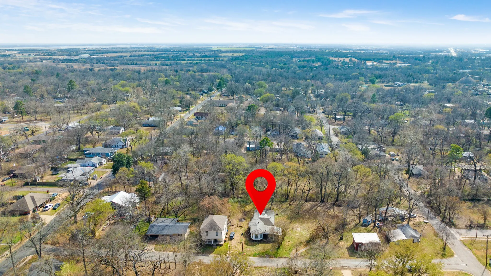 Single Family Residence For Sale in Lamar County , 1080 Hearon Street E, Paris, Texas 75460, 3 Bedroom, 2 Bathroom, Garage spaces, 1,744 Sqft, built in 1965, Preowned, mls#21172330, Real Estate Agent in Paris, Homes For Sale in Lamar county, Homes For Sale in Paris, Realtor in Paris Texas, Real Estate Brokerage Independent Realty Texas, Luminita Cordes Realtor