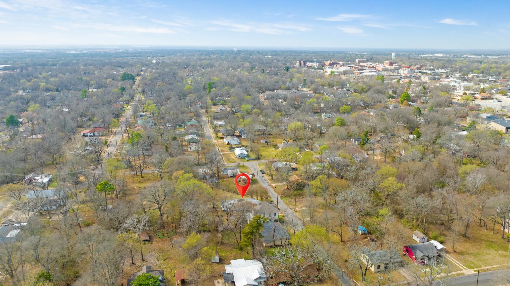 Single Family Residence For Sale in Lamar County , 1080 Hearon Street E, Paris, Texas 75460, 3 Bedroom, 2 Bathroom, Garage spaces, 1,744 Sqft, built in 1965, Preowned, mls#21172330, Real Estate Agent in Paris, Homes For Sale in Lamar county, Homes For Sale in Paris, Realtor in Paris Texas, Real Estate Brokerage Independent Realty Texas, Luminita Cordes Realtor